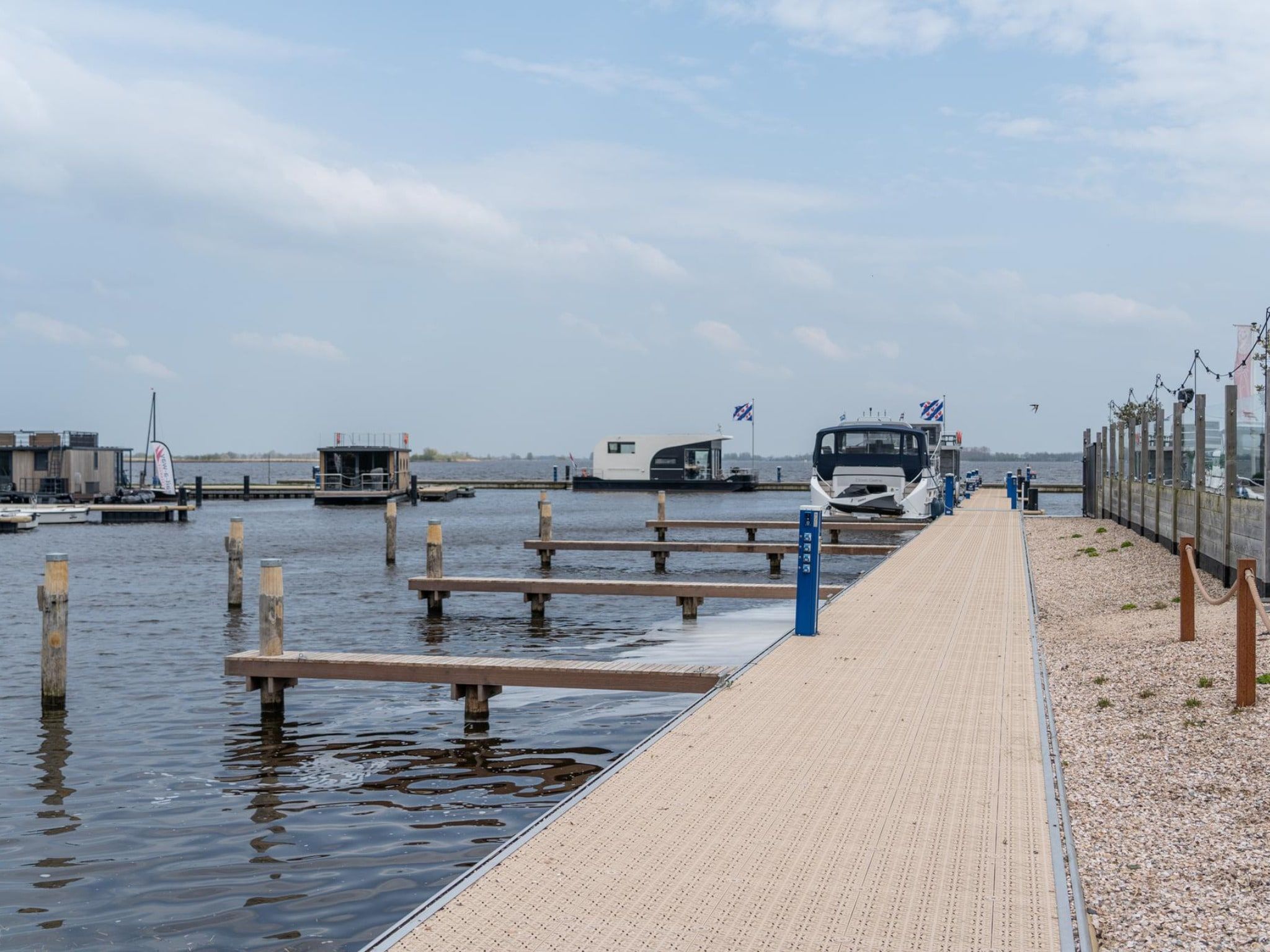 Het uitzicht vanaf Appartement - Paviljoenwei 4  Sneek Offingawier 'Havenzicht' in Sneek
