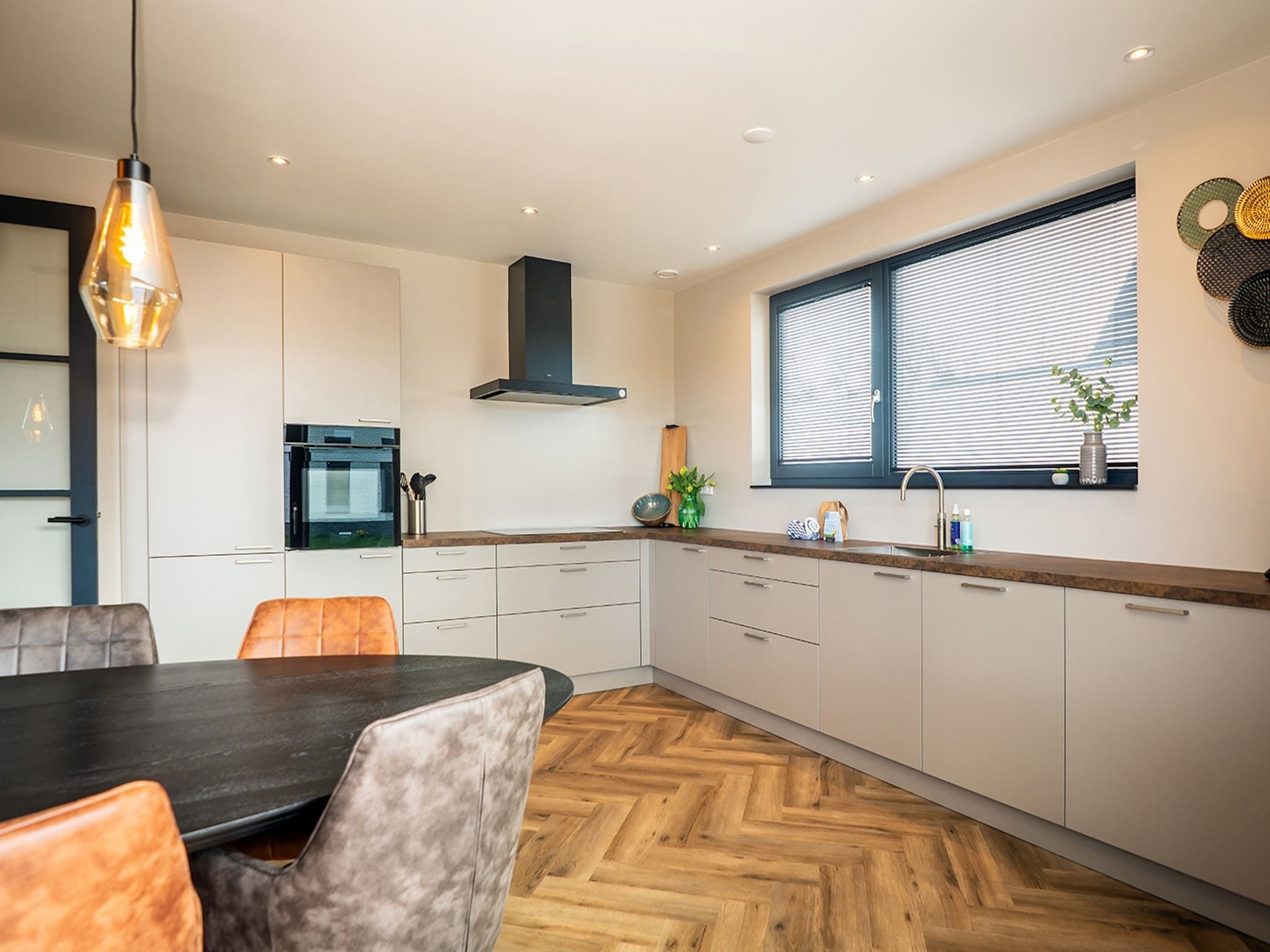 De keuken van Vakantiepark 't Eibernest Texel 8 in De Cocksdorp