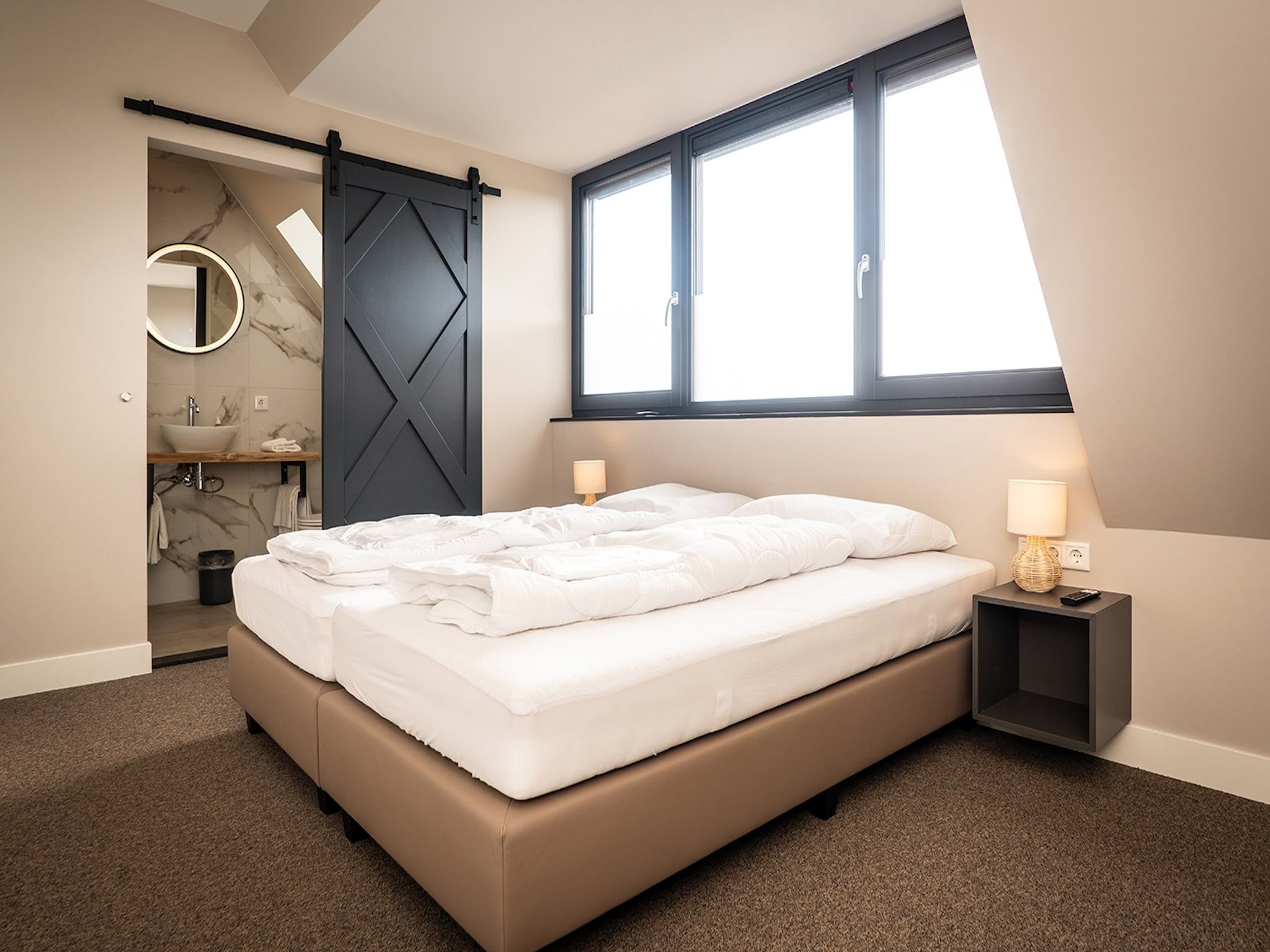 Een slaapkamer van Vakantiepark 't Eibernest Texel 8 in De Cocksdorp