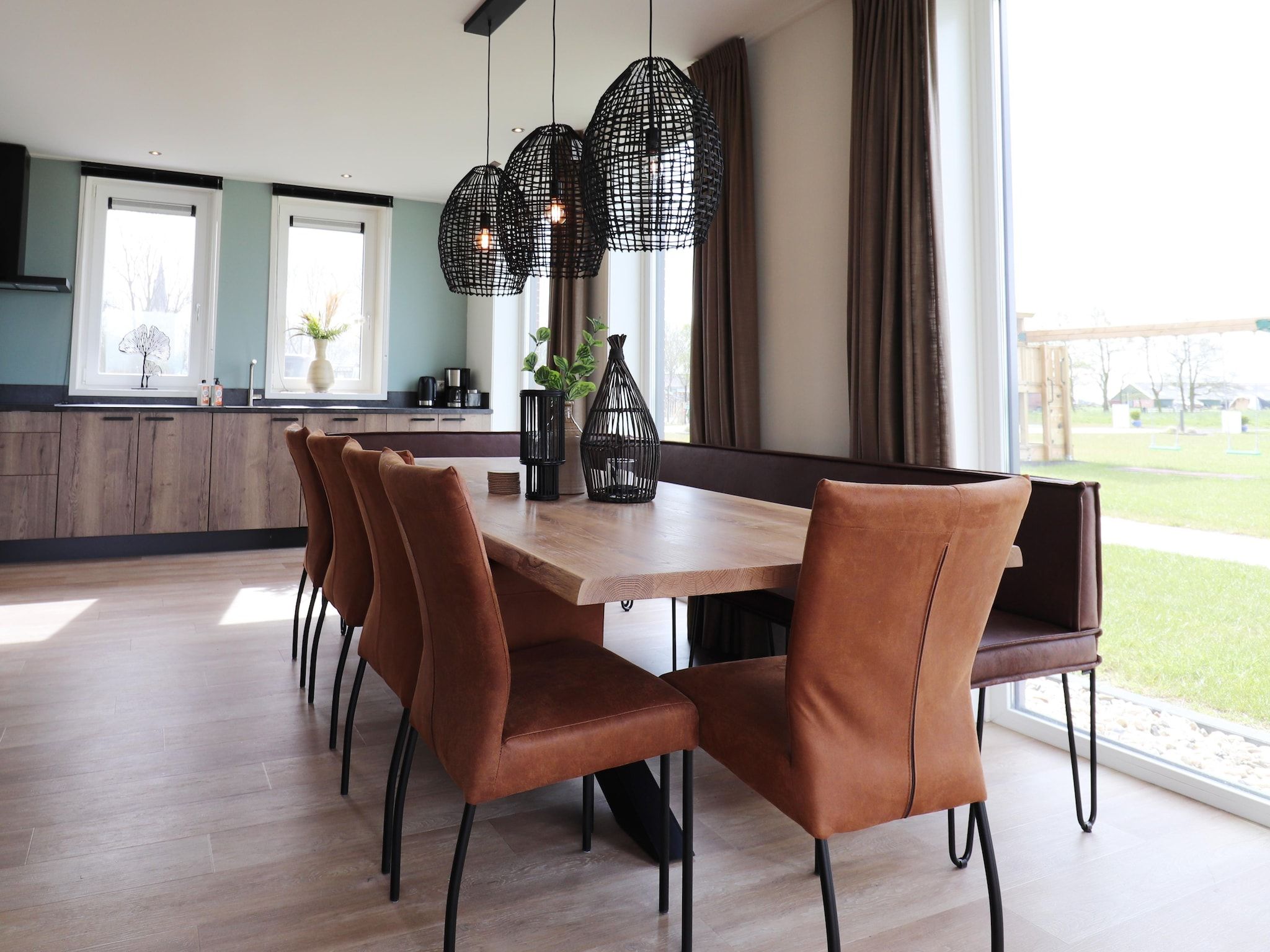 De eetkamer van Friese villa in Leons