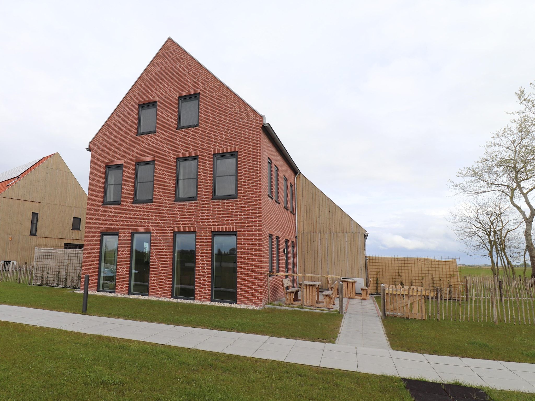 De buitenkant van Friese villa in Leons