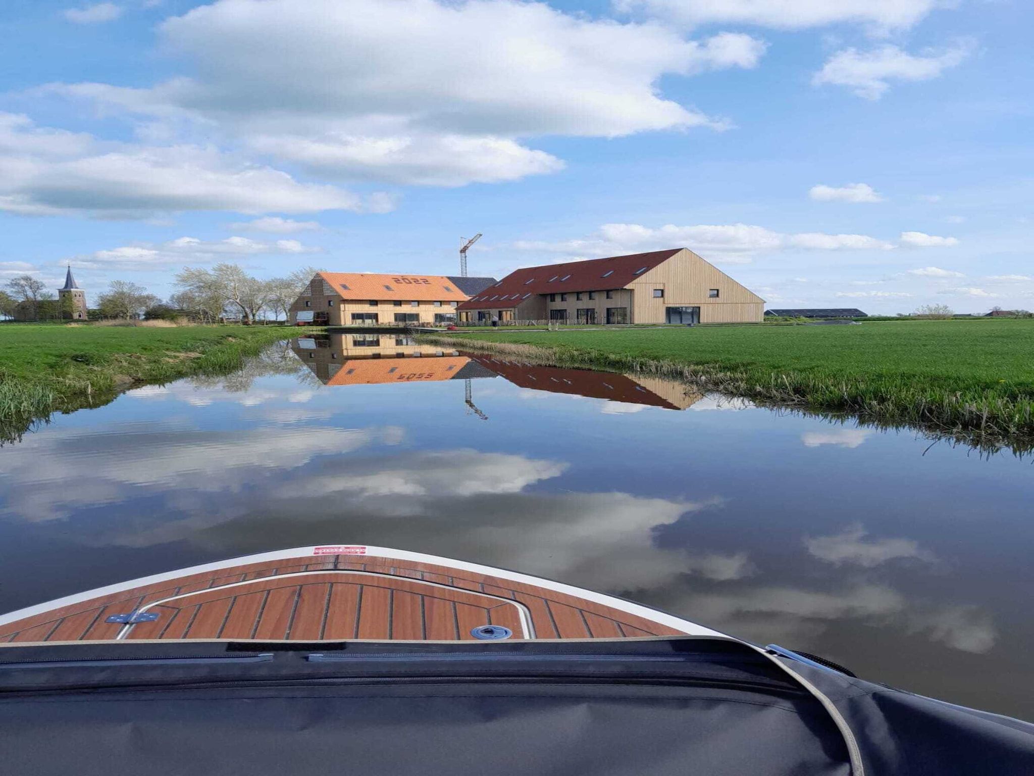 De buitenkant van Friese villa in Leons