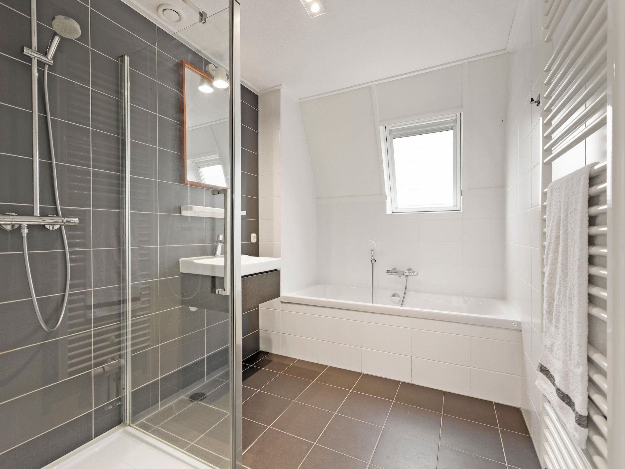 De badkamer van Waterpark De Bloemert 19 in Midlaren