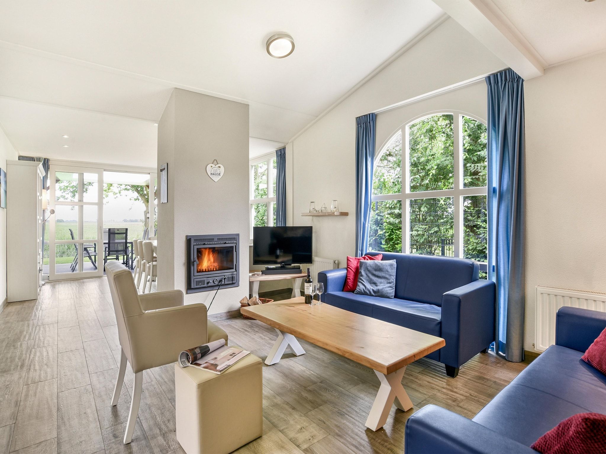 De woonkamer van Parc Port Greve 19 in Brouwershaven