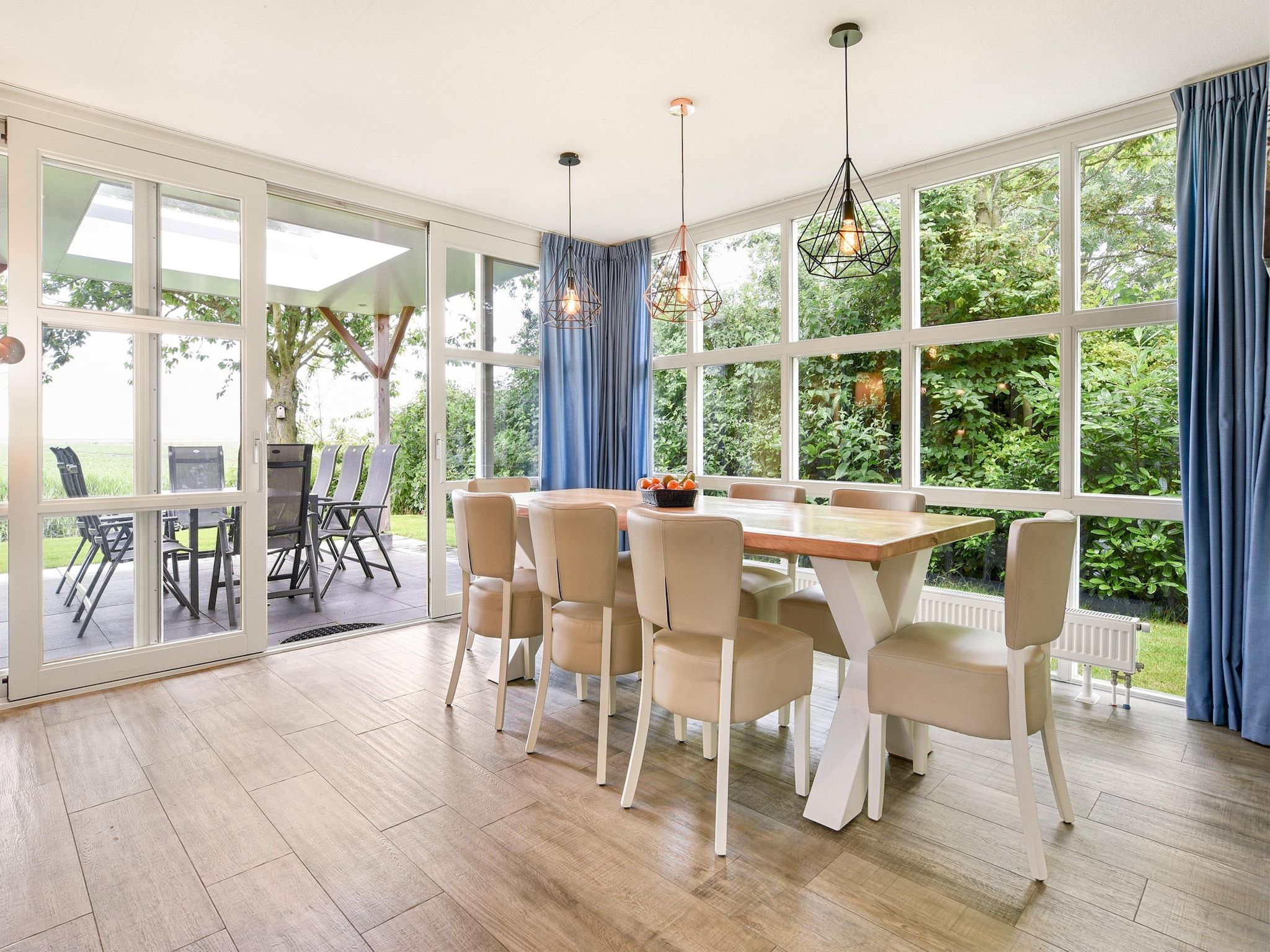 De woonkamer van Parc Port Greve 19 in Brouwershaven