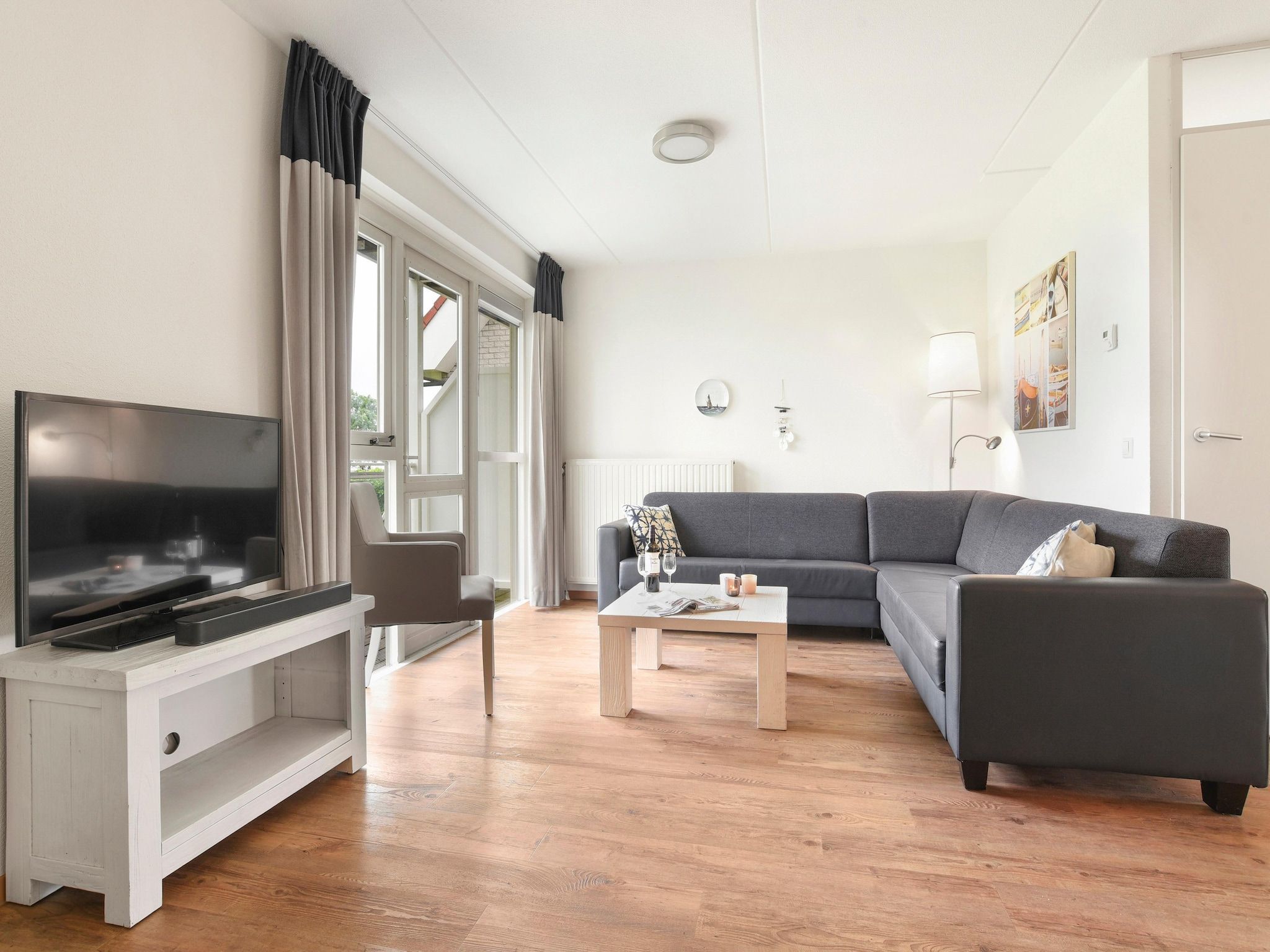 De woonkamer van Parc Port Greve 21 in Brouwershaven