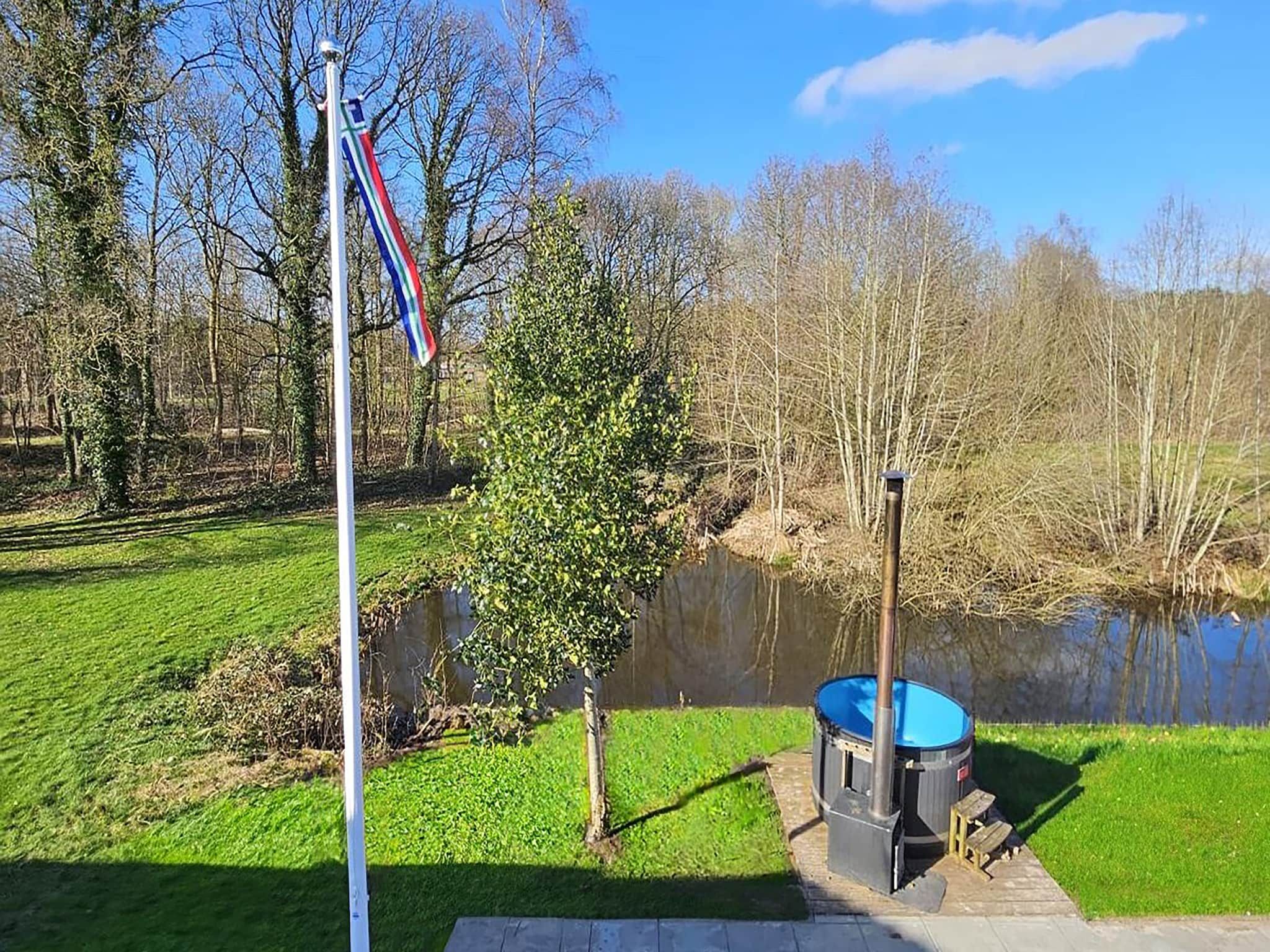 18 pers Ellersinghuis wellness met houtgestookte hottub in Vlagtwedde - Foto 2 van 28