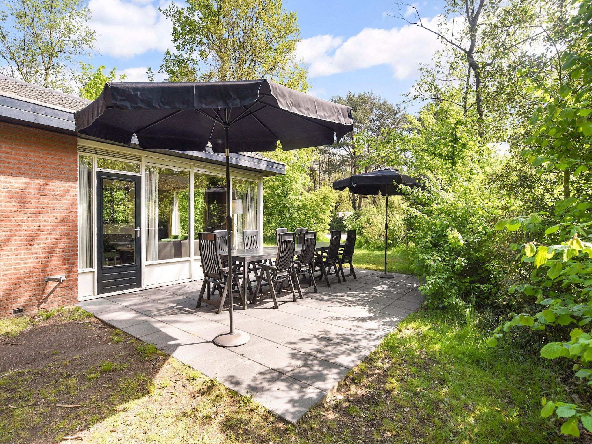 Het terras van Parc Heihaas 1 in Putten