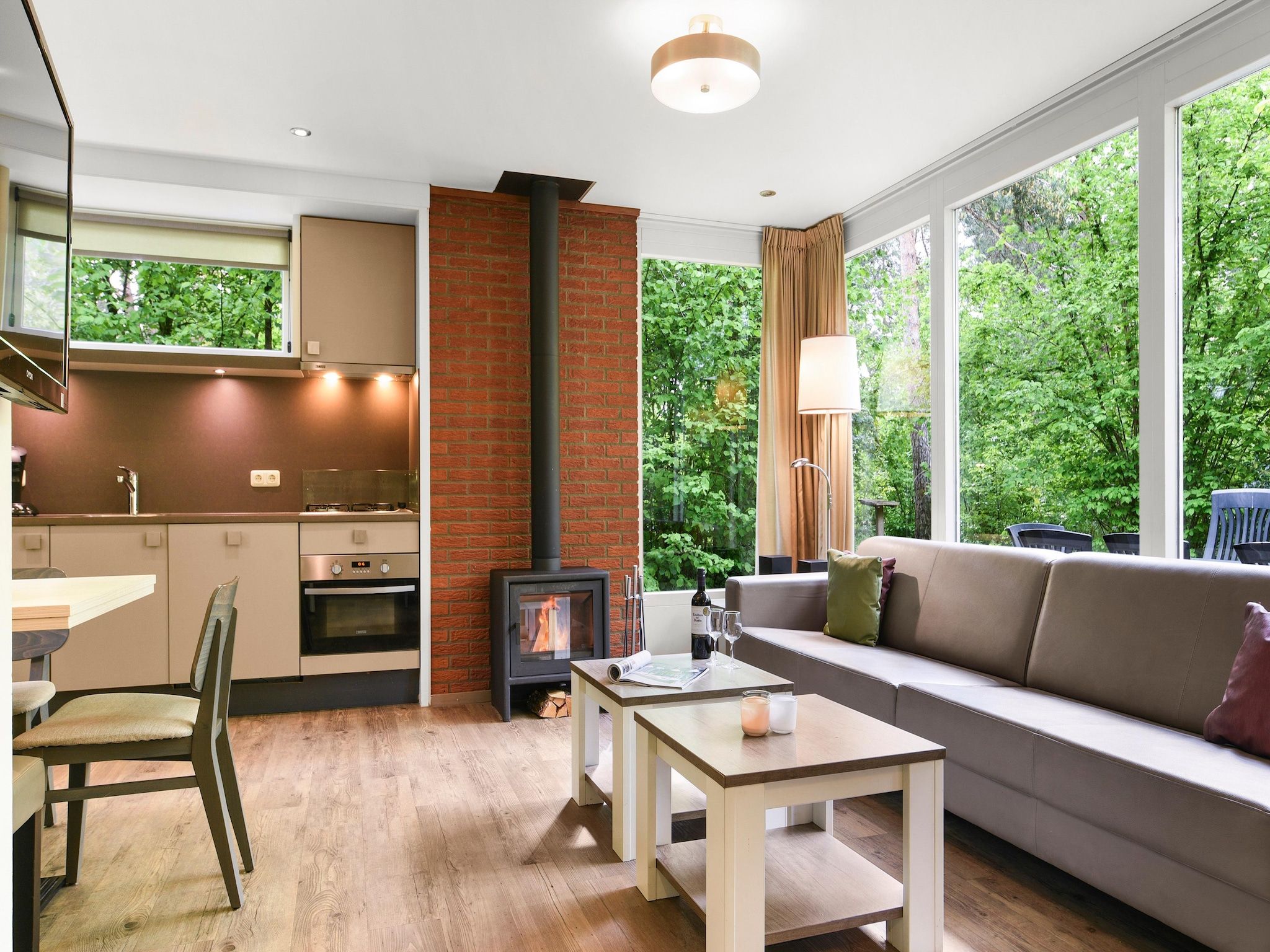 De woonkamer van Parc Heihaas 15 in Putten