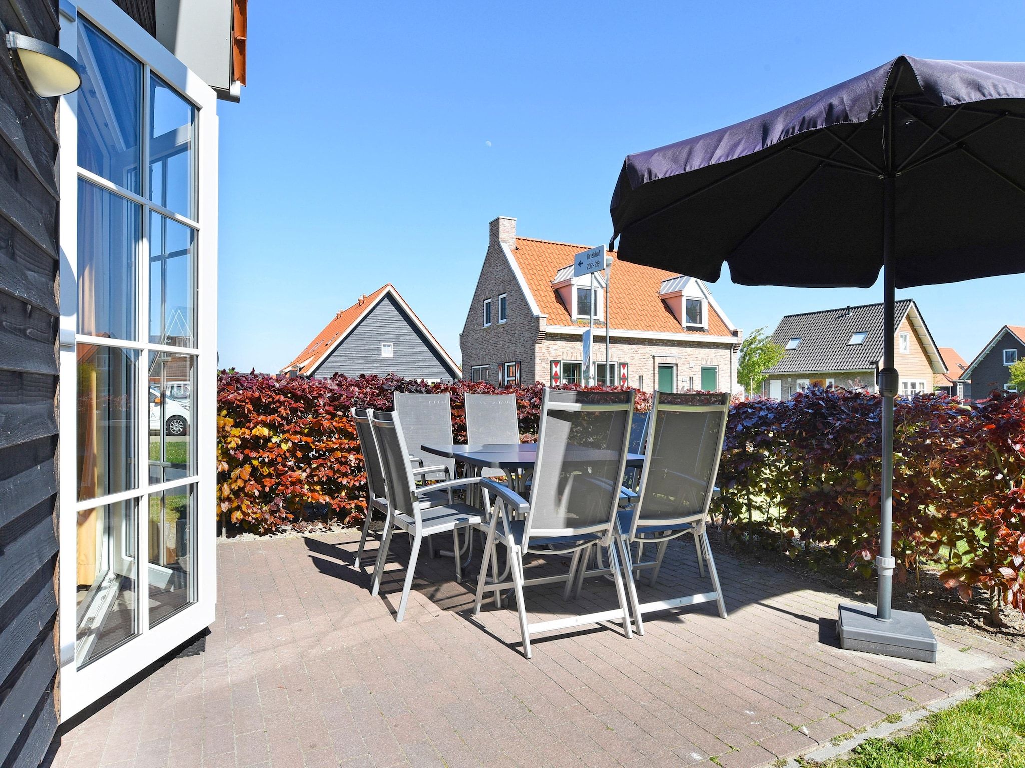 Het terras van Strand Resort Nieuwvliet-Bad 12 in Nieuwvliet