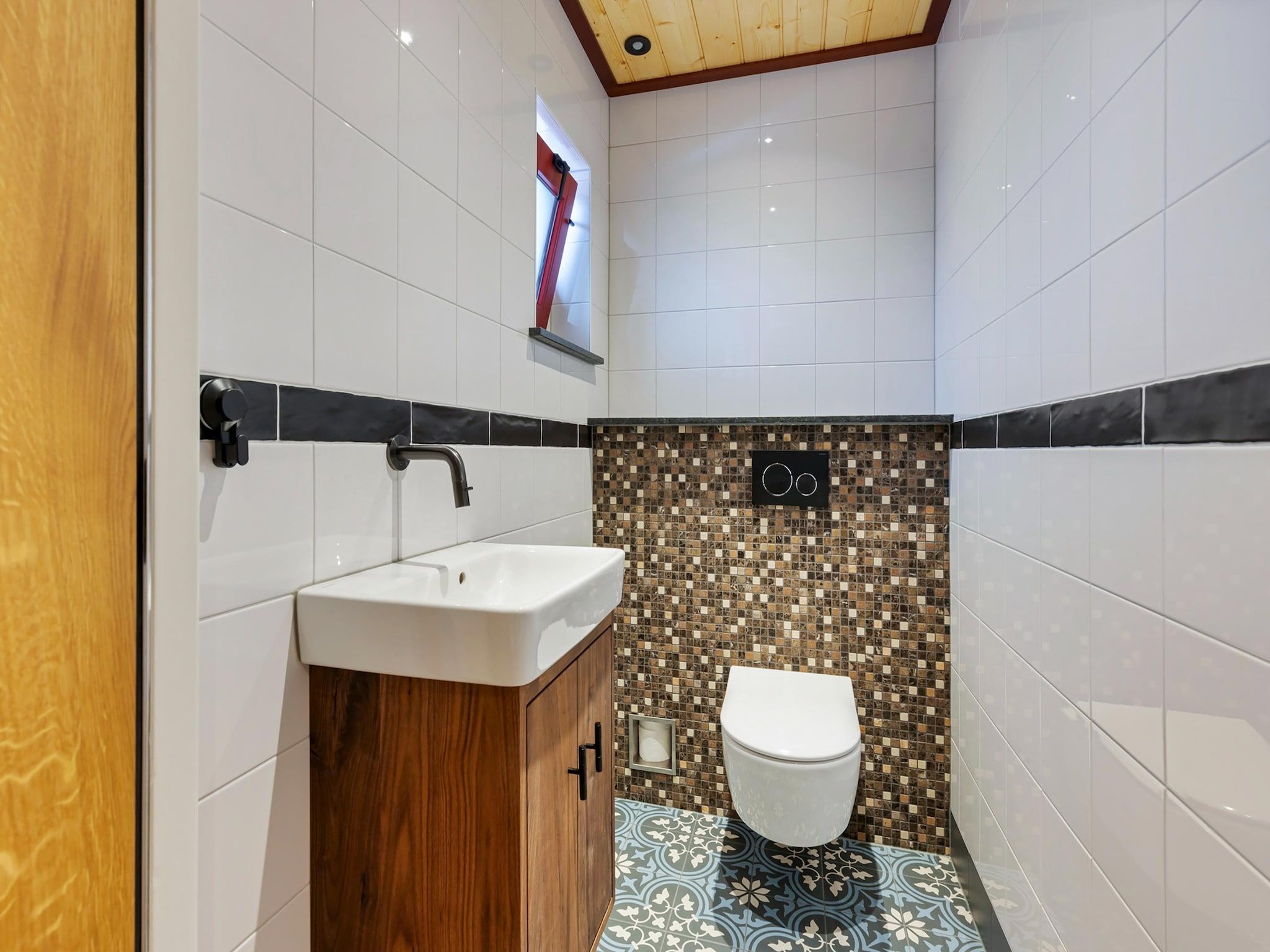 De badkamer van Oane's Huske in Jistrum / Skûlenboarch