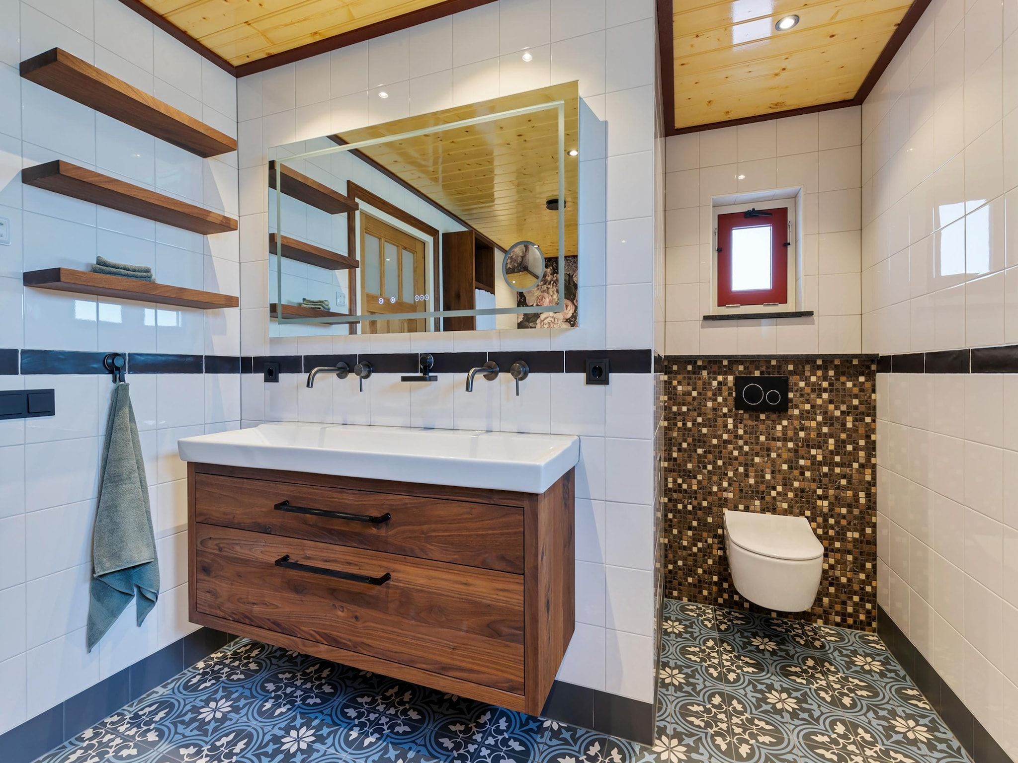 De badkamer van Oane's Huske in Jistrum / Skûlenboarch