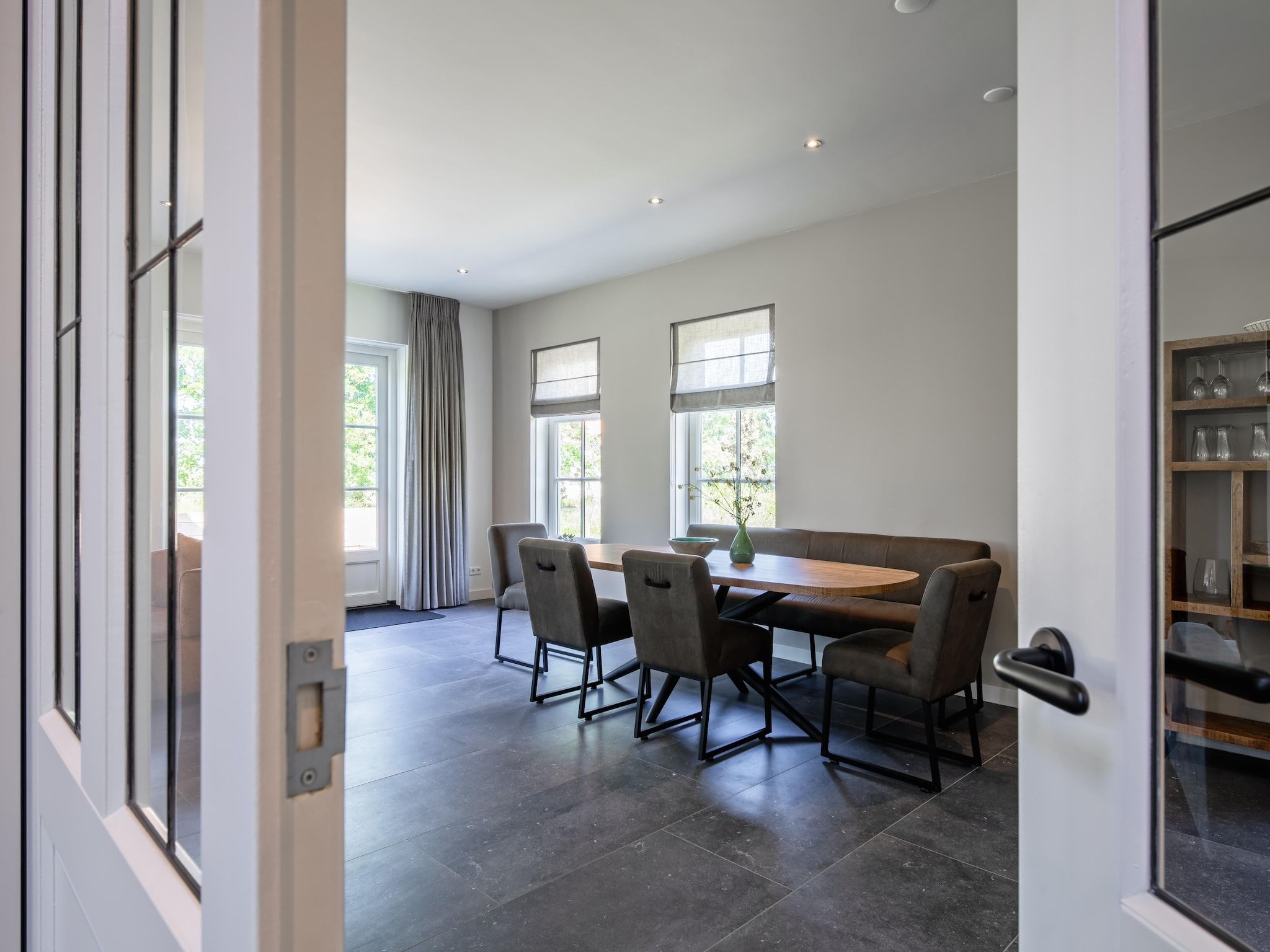 De eetkamer van Familievilla Nieuw-Zeeland in Oosterend