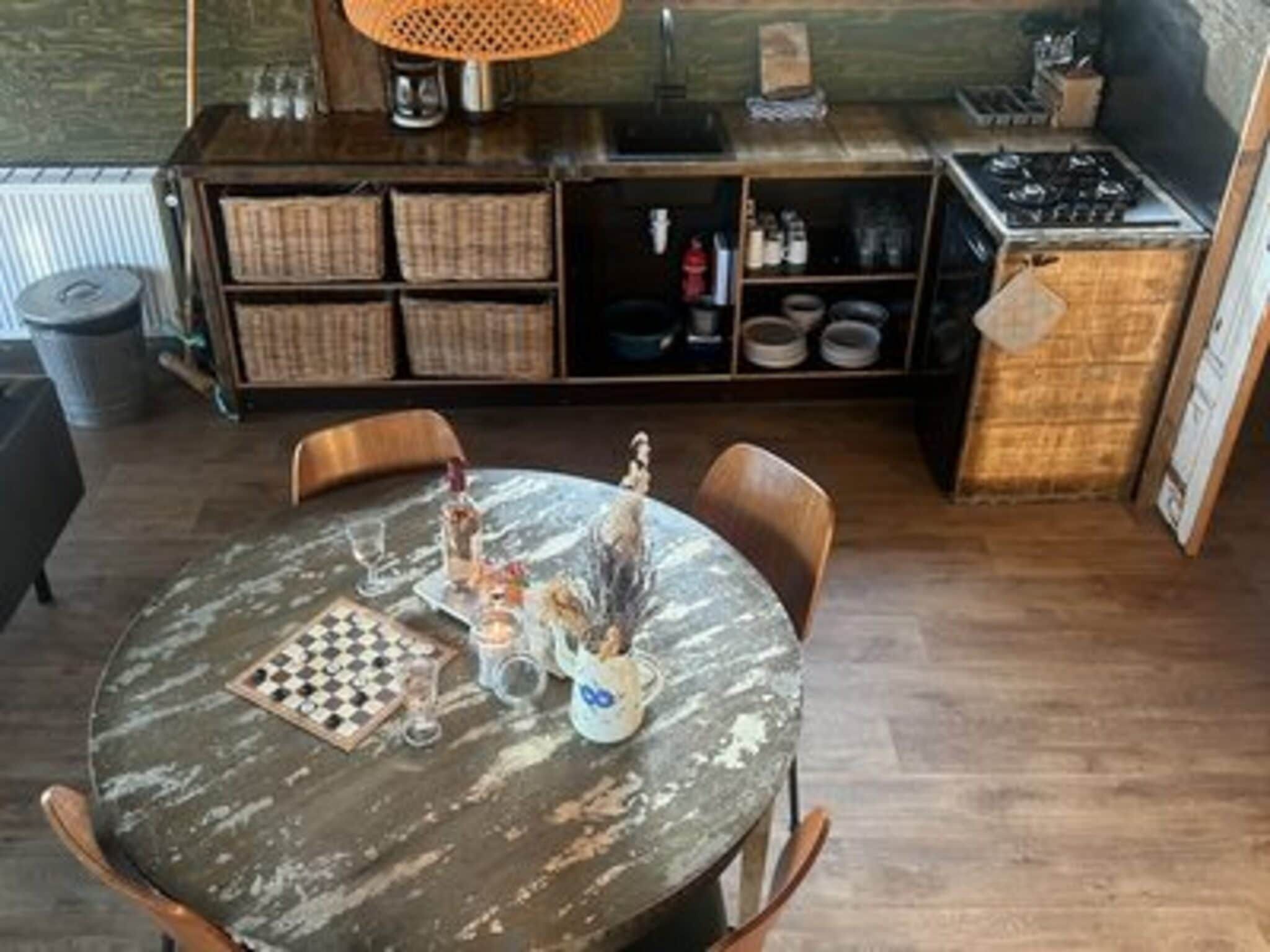 De eetkamer van Juttershut Duynpark - Callantsoog in Callantsoog