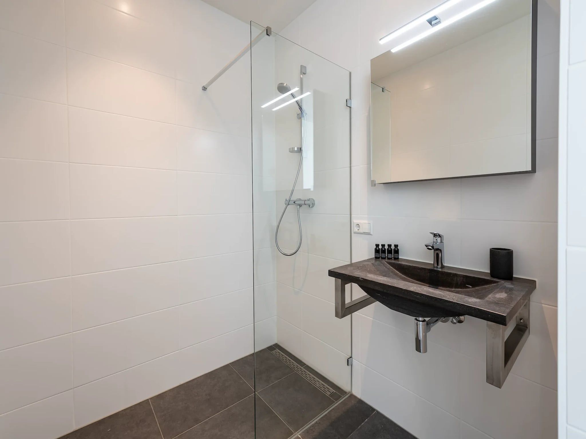 De badkamer van Harbour Village 4 in Arnemuiden