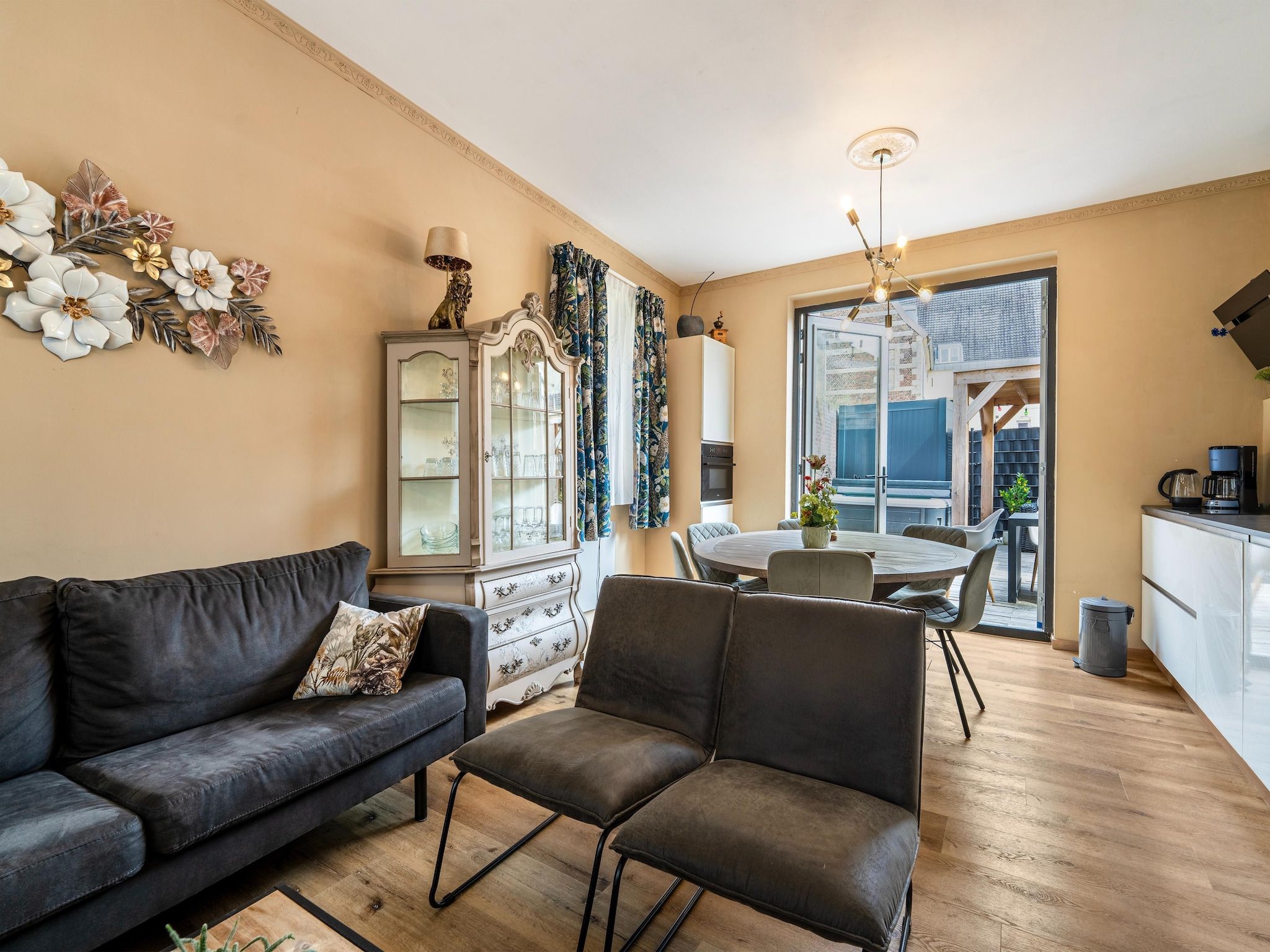 De woonkamer van Mergelhuis in Valkenburg