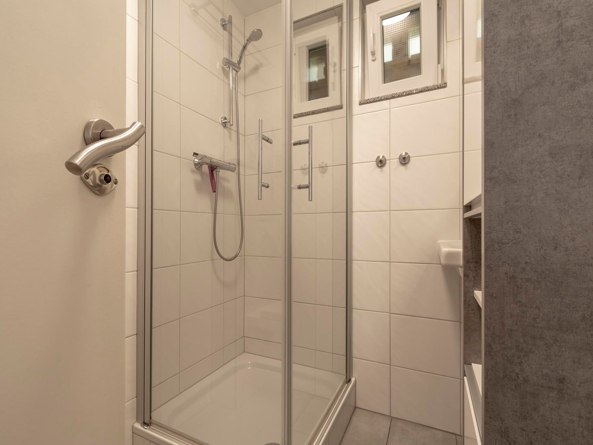 De badkamer van Duinland XL in Sint Maartenszee