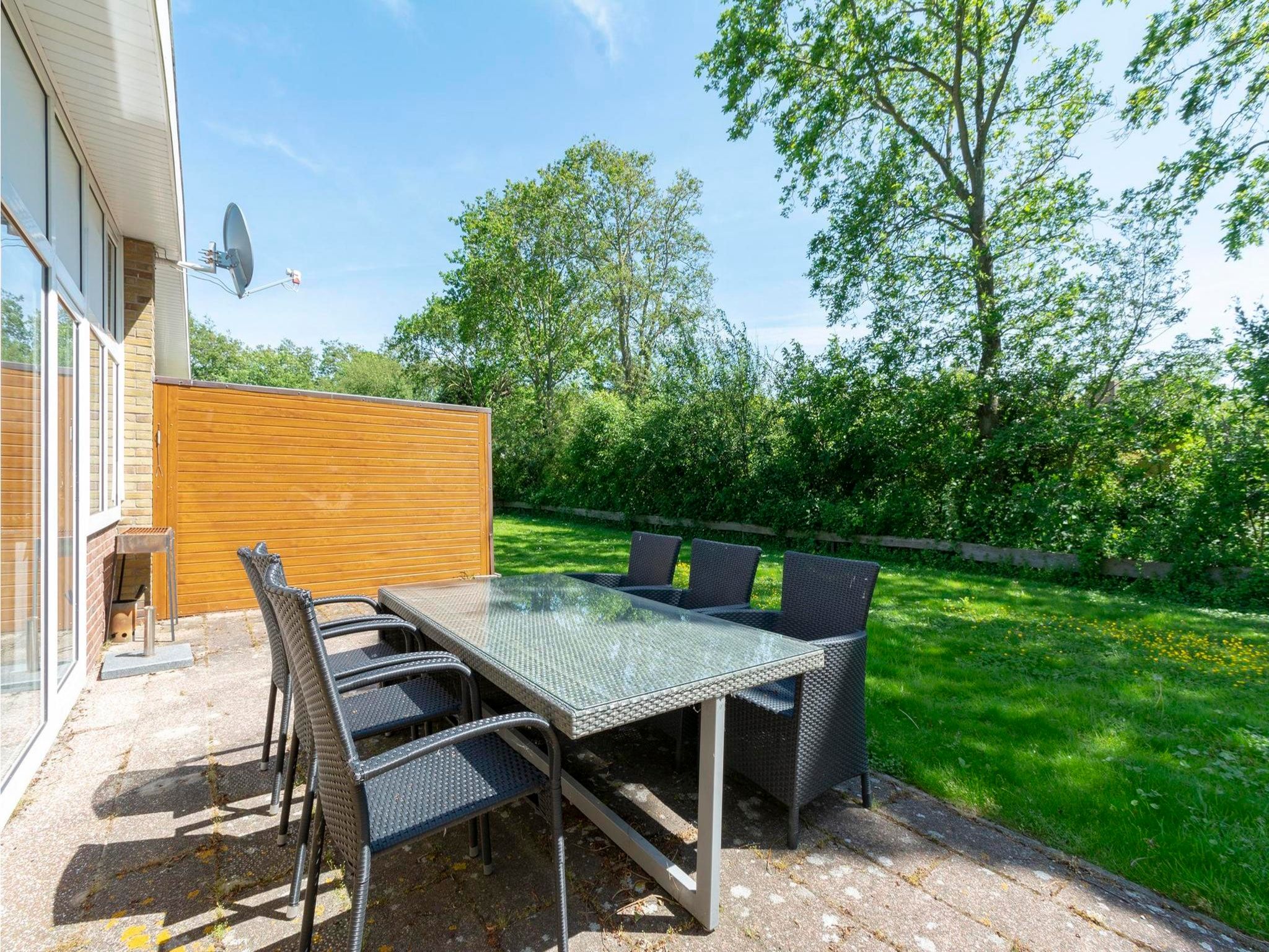 Het terras van Duinland XL in Sint Maartenszee