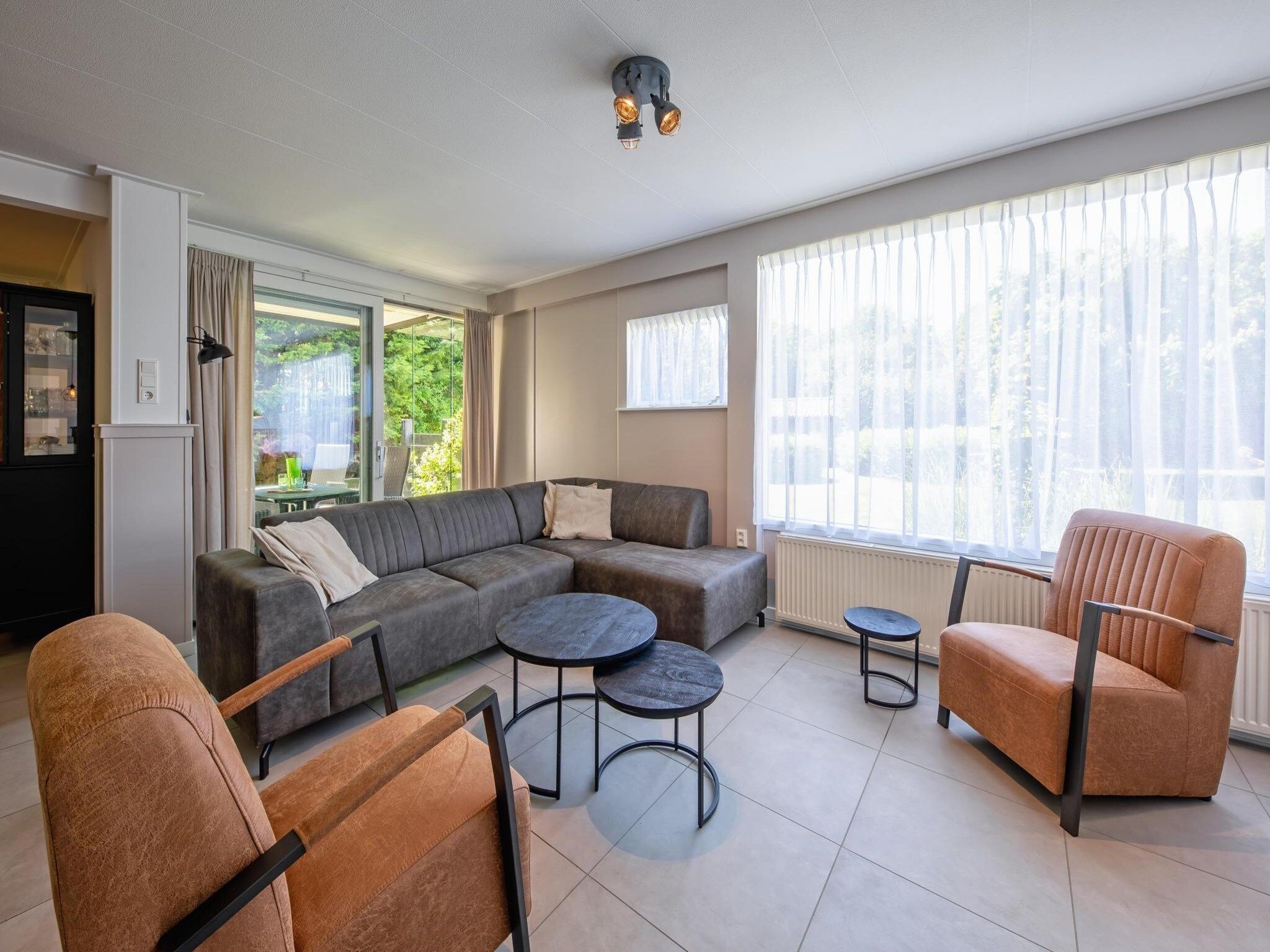 De woonkamer van Strandhuys Oester in De Koog