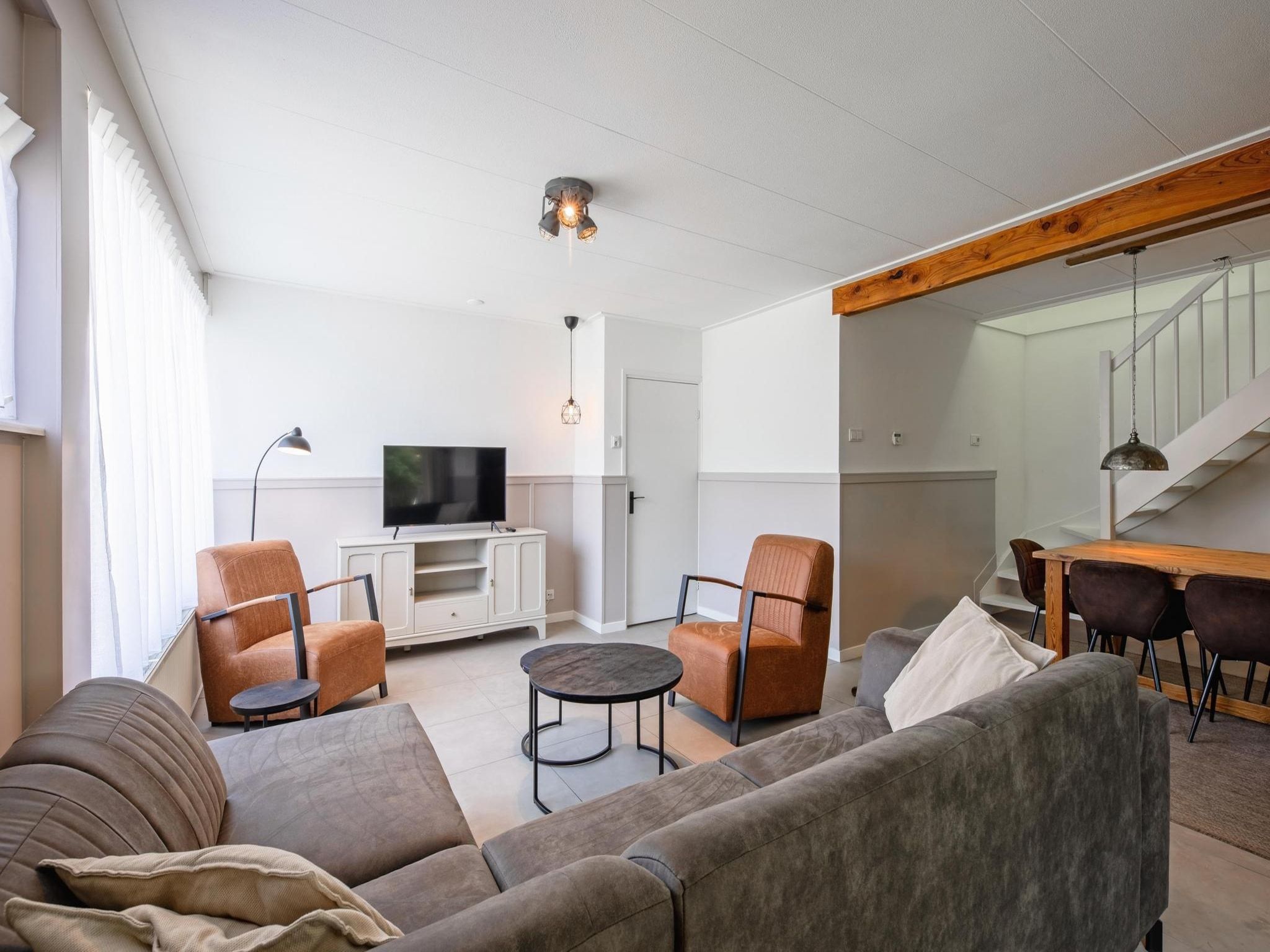 De woonkamer van Strandhuys Oester in De Koog