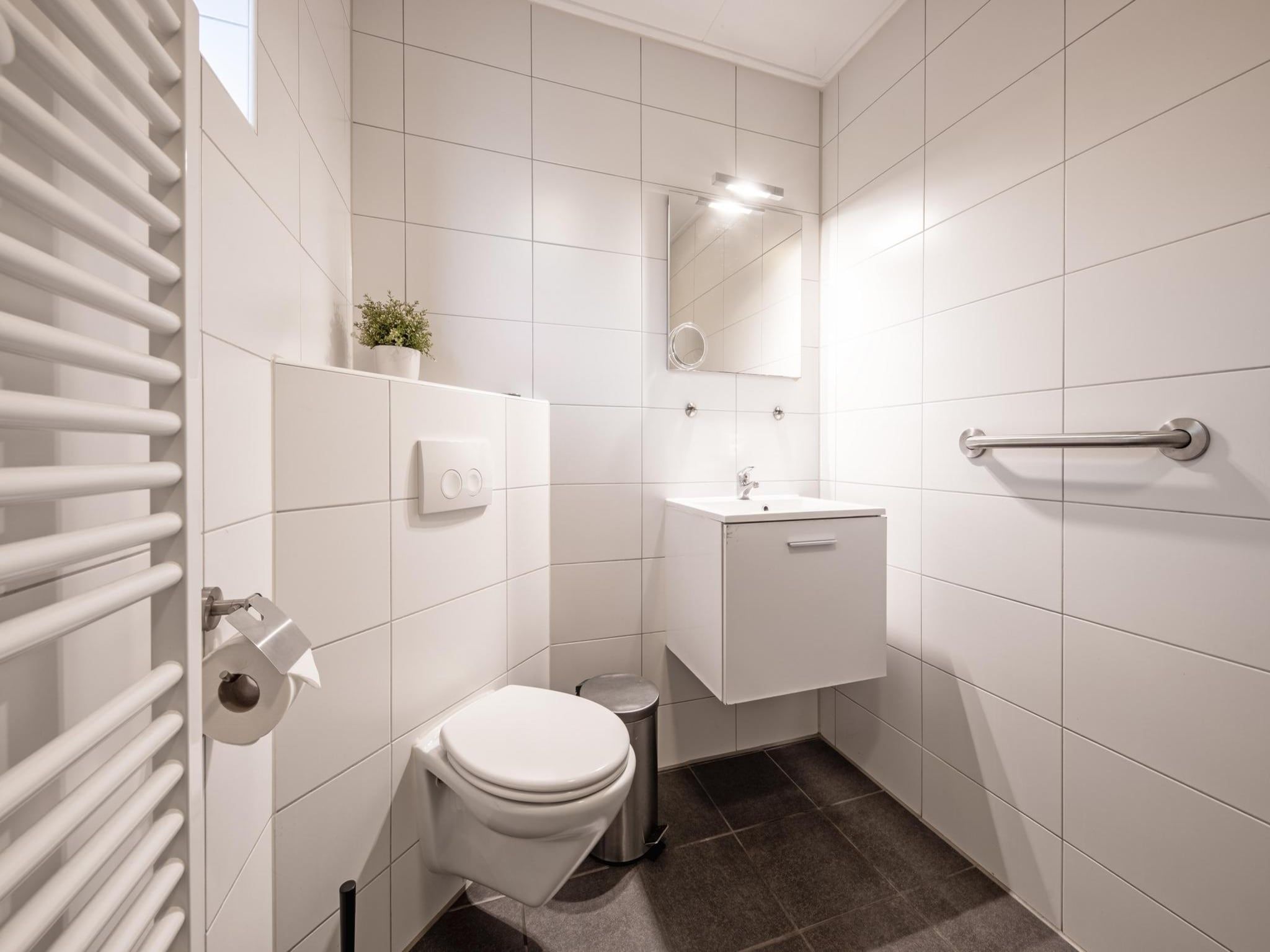 De badkamer van Strandhuys Oester in De Koog