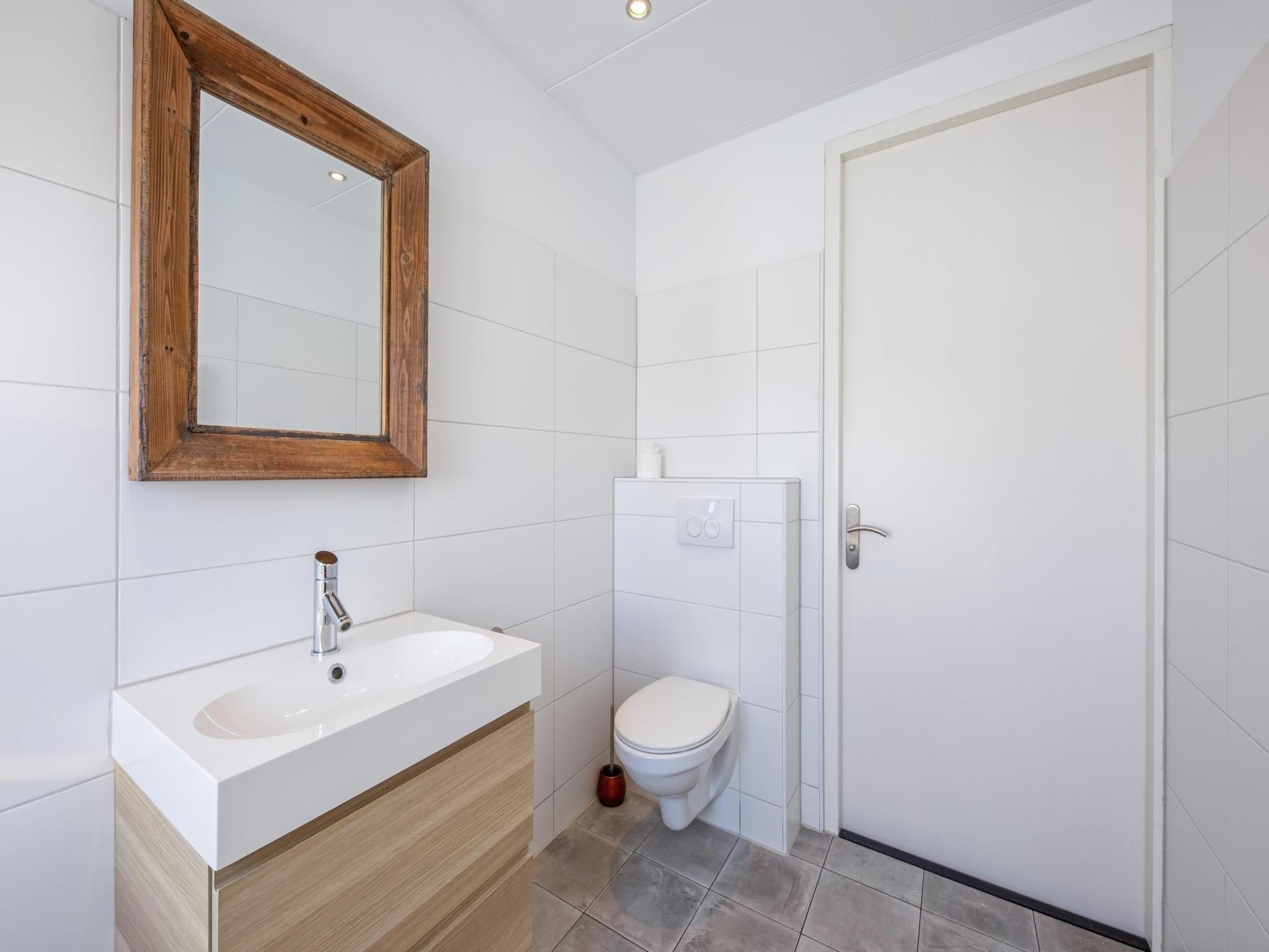 De badkamer van Strandhuys Oester in De Koog