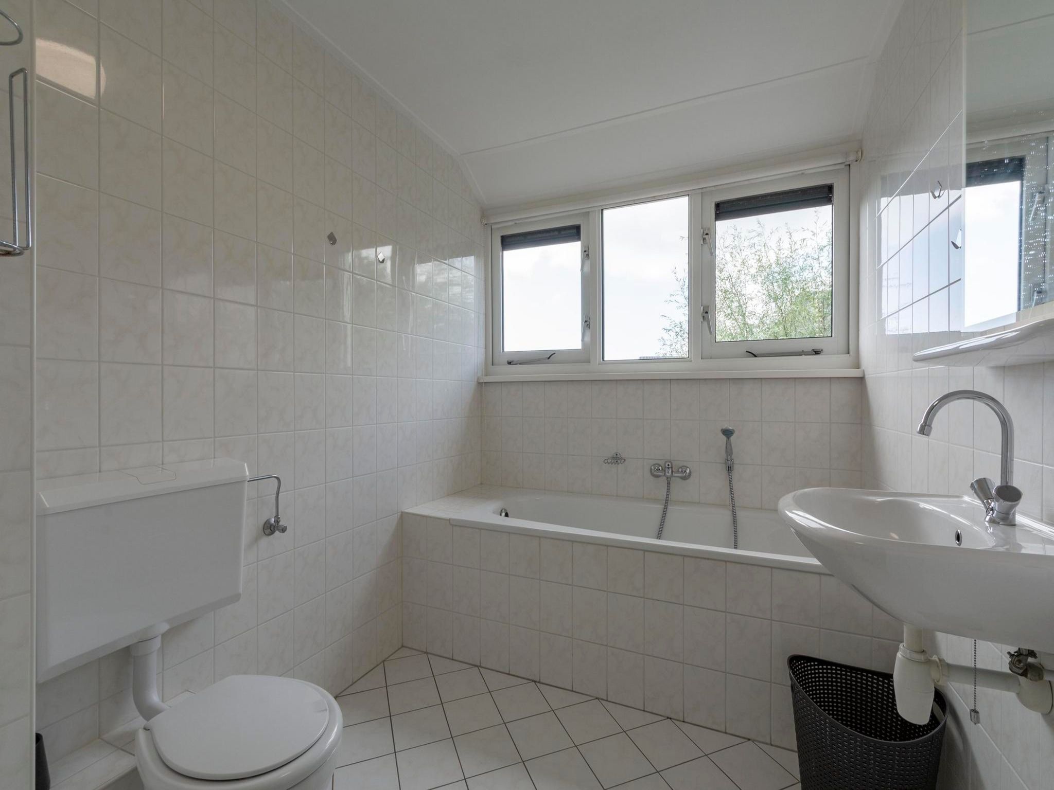 De badkamer van Duynopgangh 16 in Julianadorp aan Zee