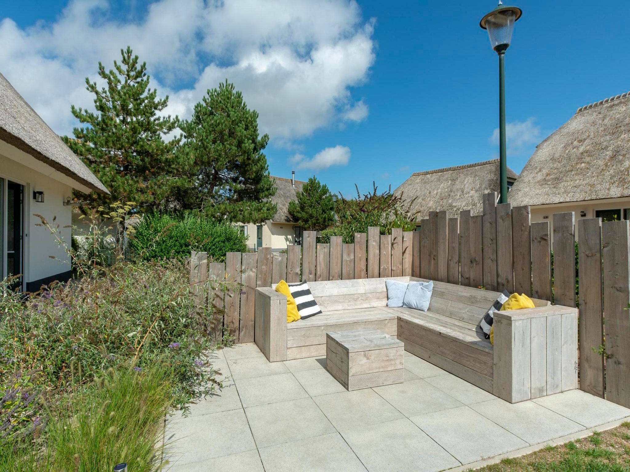 Het terras van Duynopgangh 16 in Julianadorp aan Zee