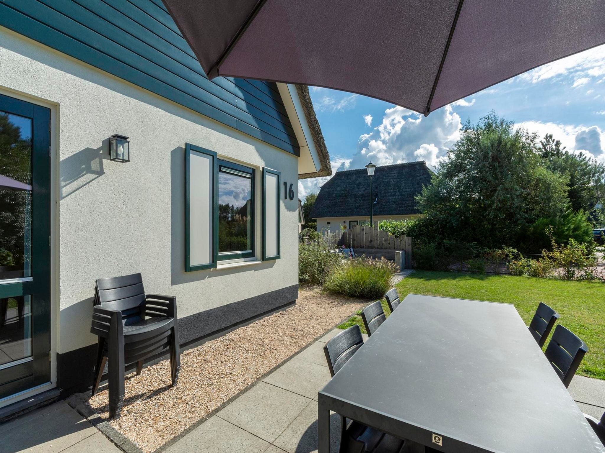 Het terras van Duynopgangh 16 in Julianadorp aan Zee