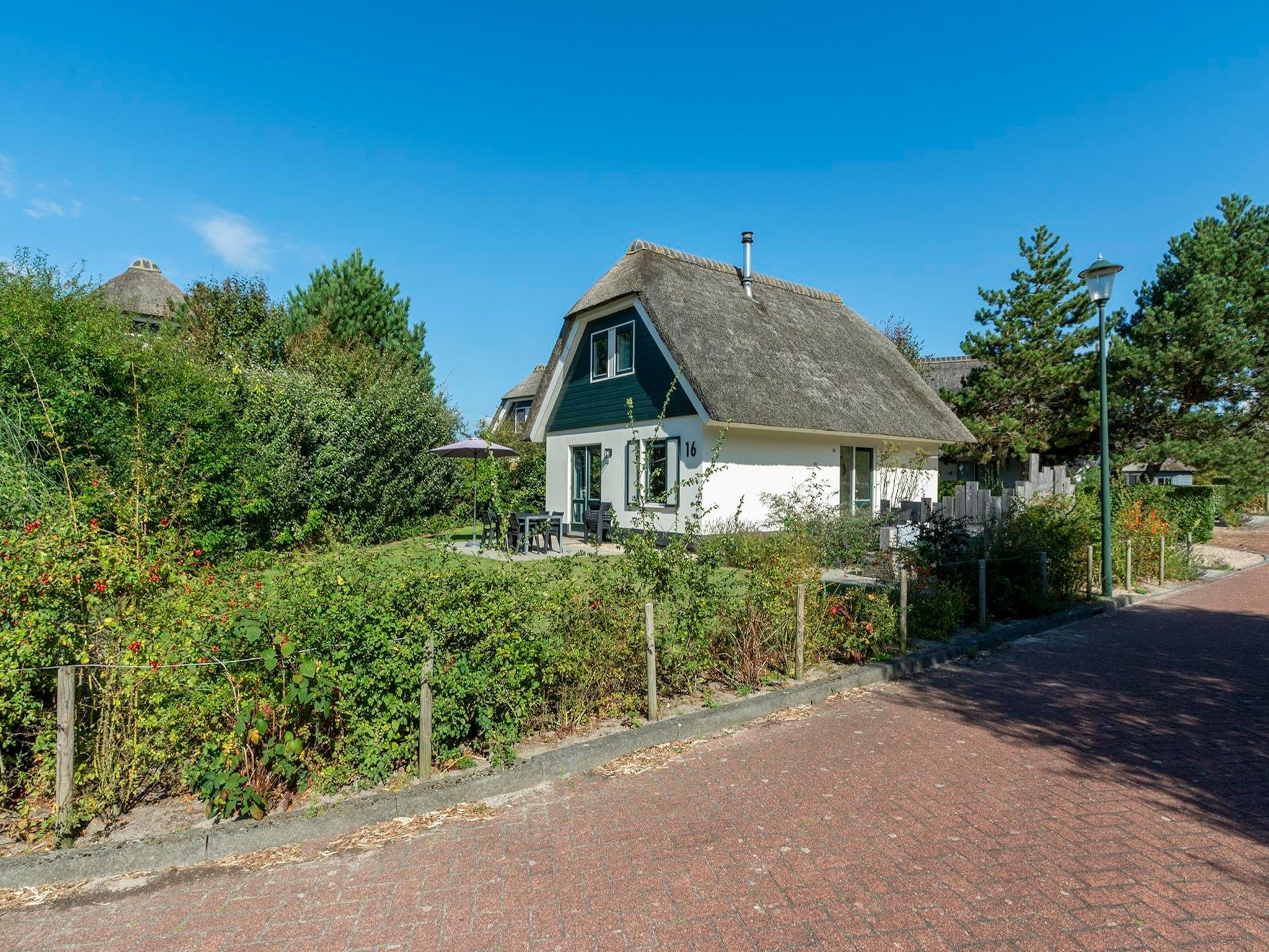 De buitenkant van Duynopgangh 16 in Julianadorp aan Zee