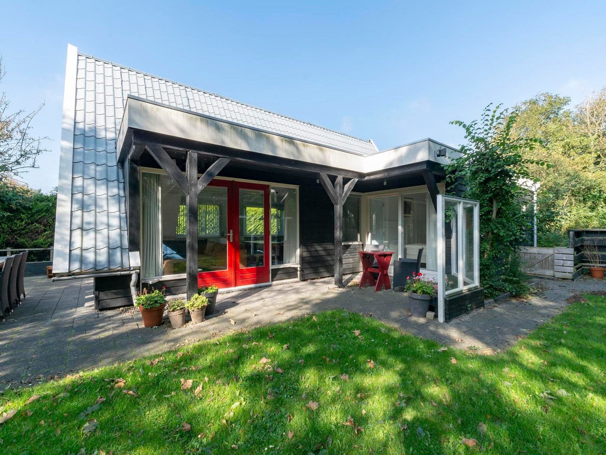 Het terras van Sandepark 151 Villa Matisse in Callantsoog