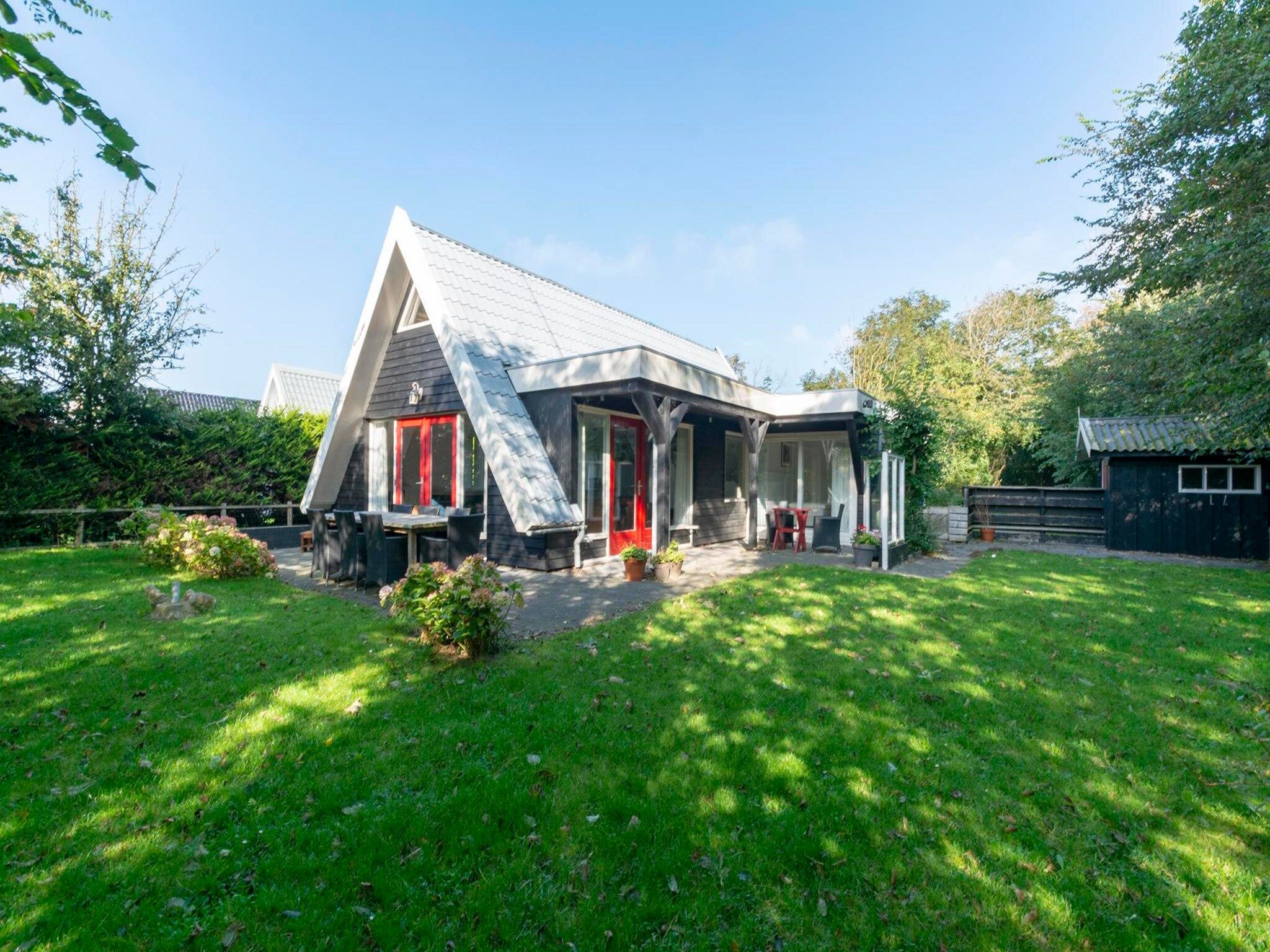 De buitenkant van Sandepark 151 Villa Matisse in Callantsoog