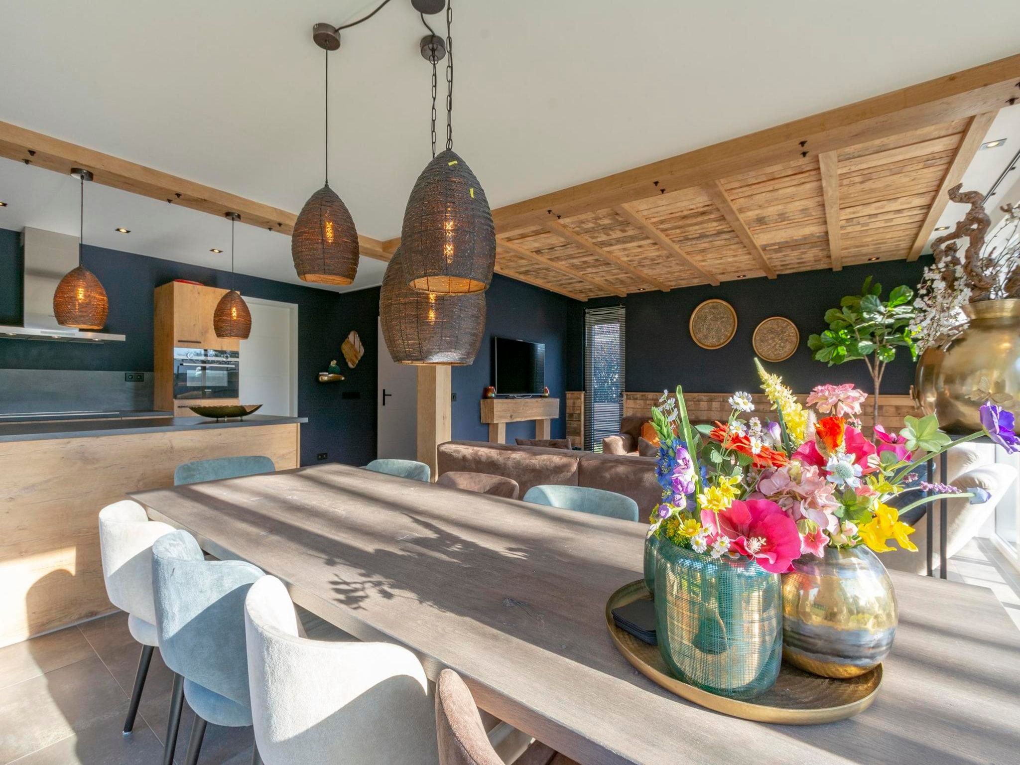 De eetkamer van Luxe Villa Keizerskroon - Keizerkroon 63 in Julianadorp aan Zee