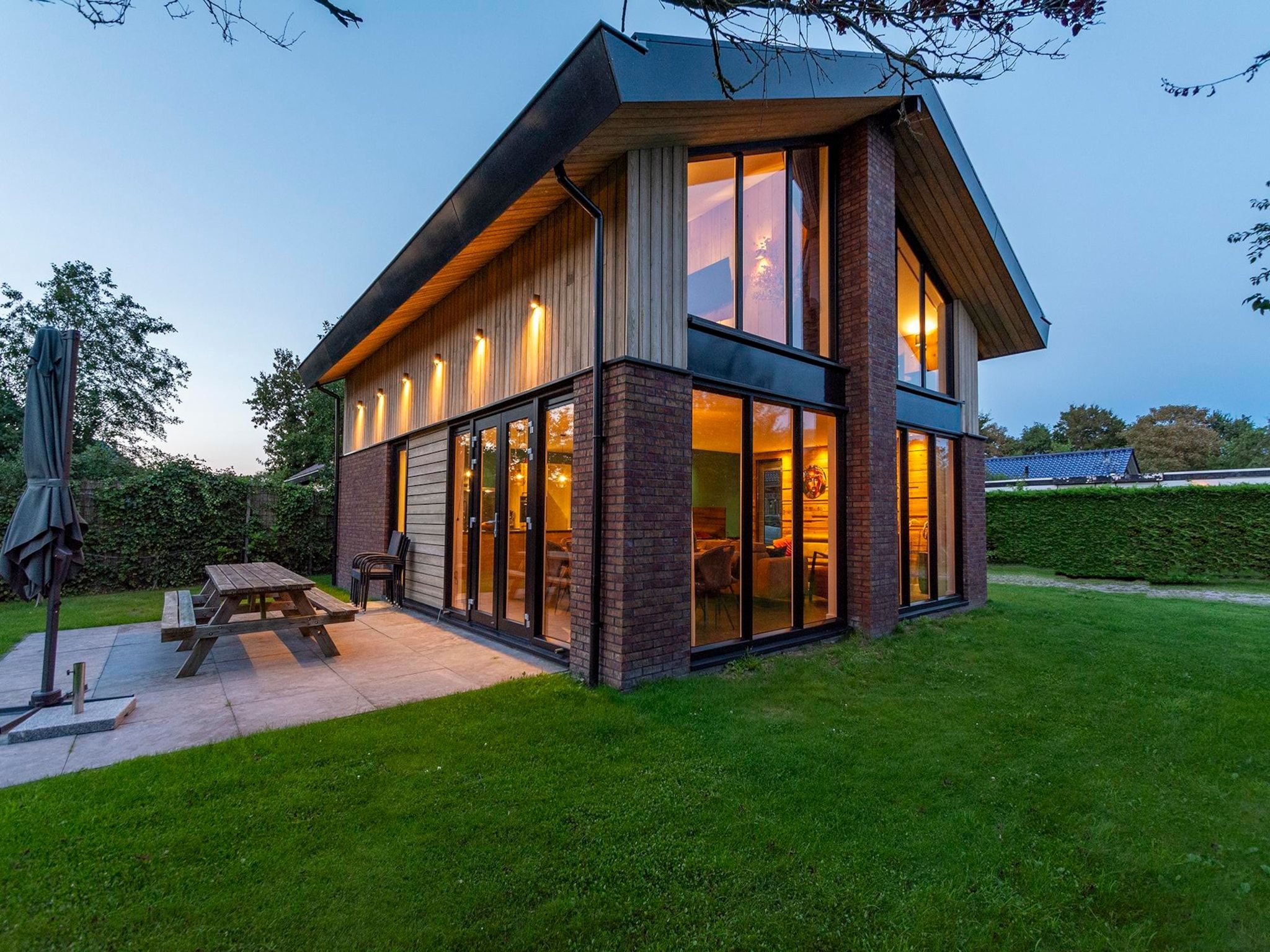 De buitenkant van Luxe Villa Keizerskroon - Keizerkroon 63 in Julianadorp aan Zee