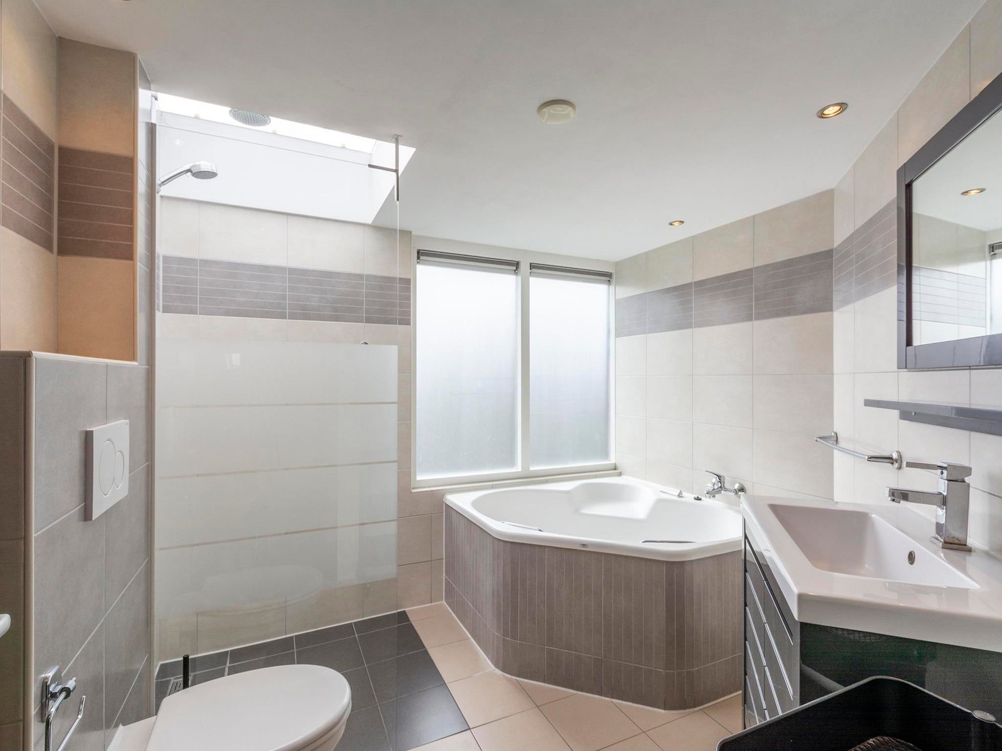 De badkamer van Villa Zuidwester in Callantsoog