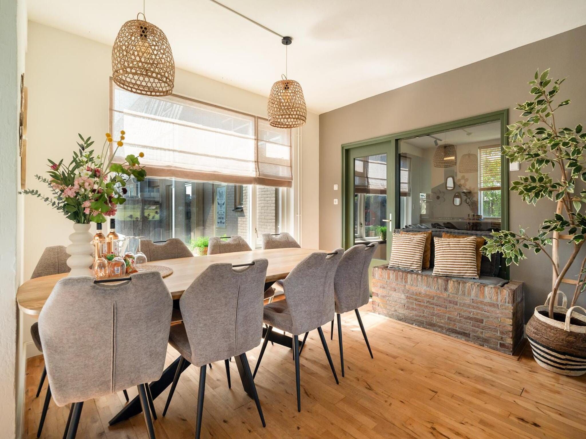 De eetkamer van Villa Zuidwester in Callantsoog