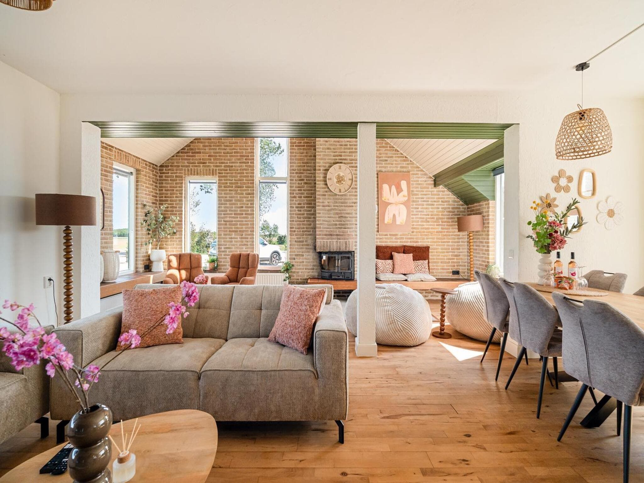 De woonkamer van Villa Zuidwester in Callantsoog