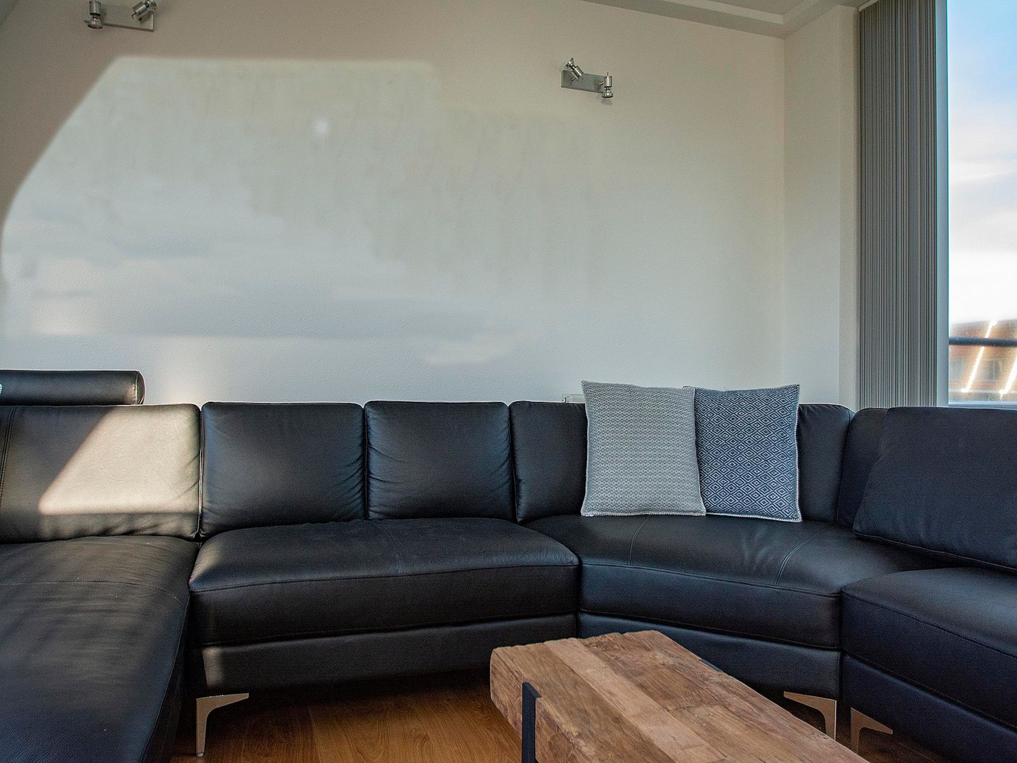 De woonkamer van Duinerei C301/C302 in Groote Keeten