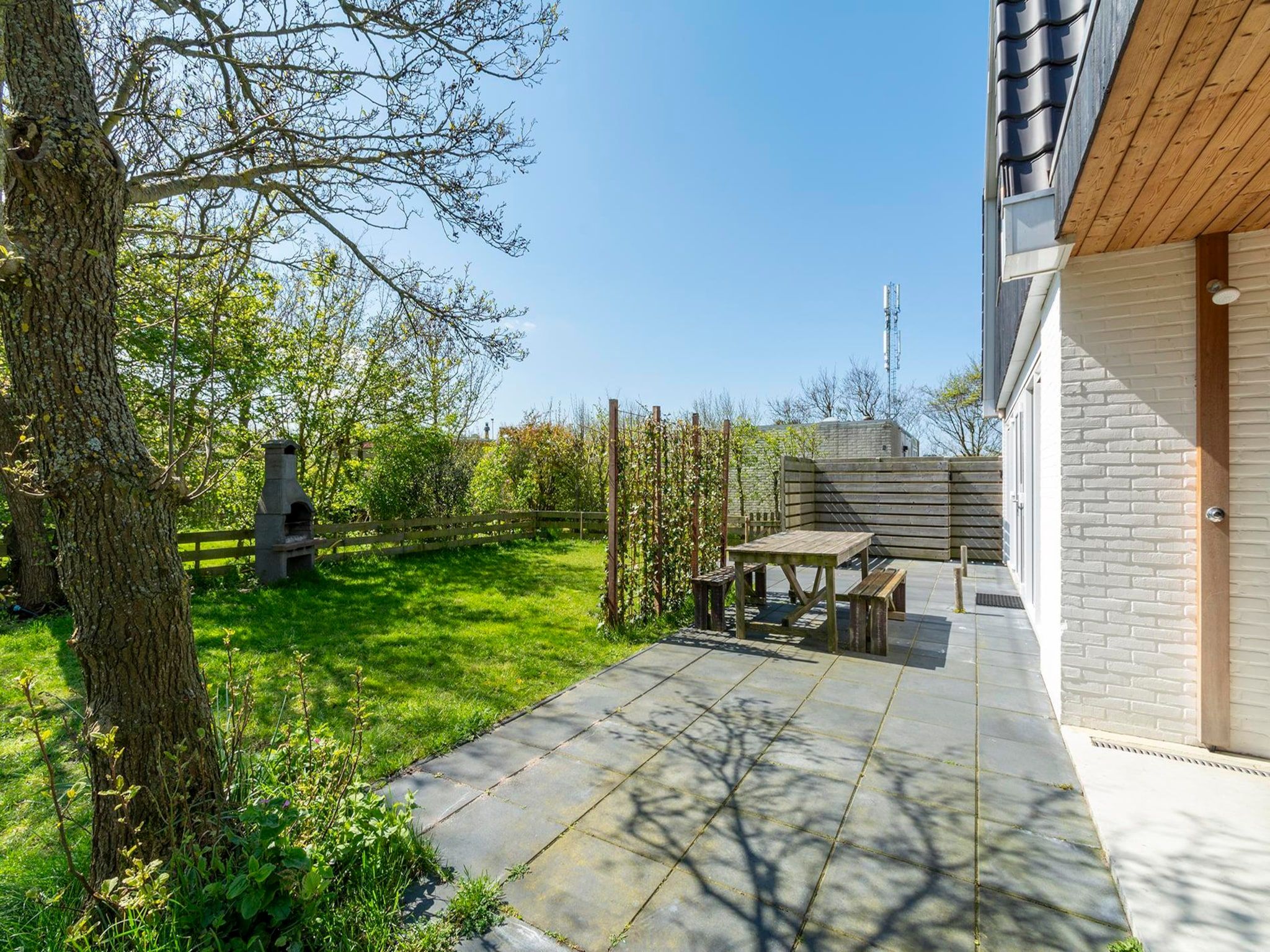 Het terras van Garnekuul 6 in Callantsoog