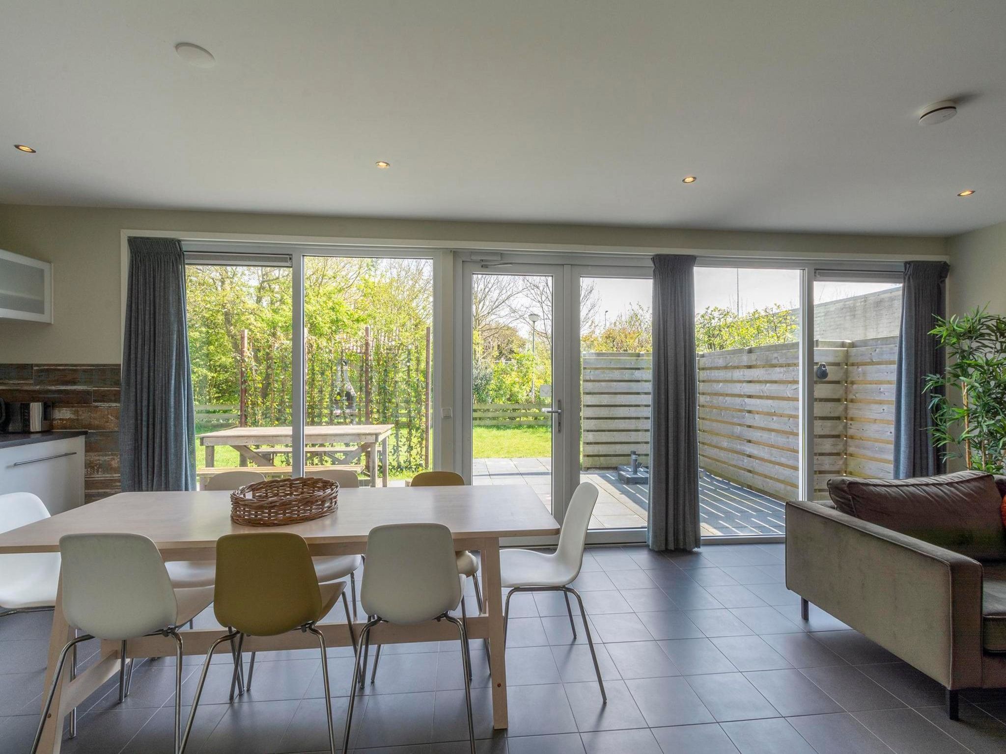 De eetkamer van Garnekuul 6 in Callantsoog