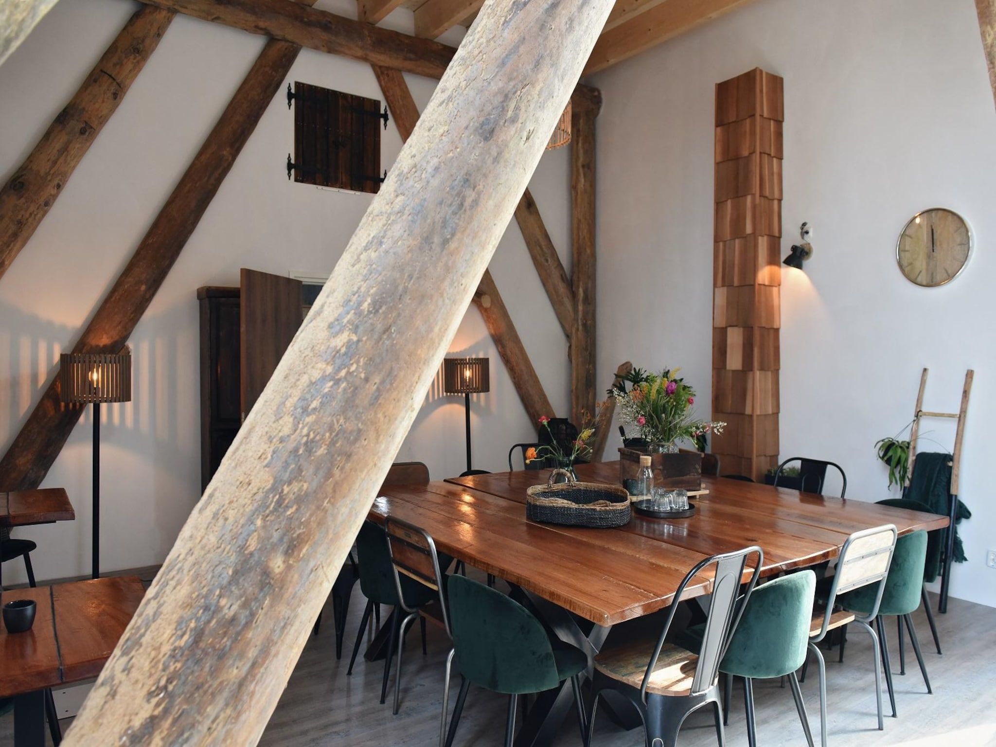 De eetkamer van Hoeve Landzicht in Callantsoog