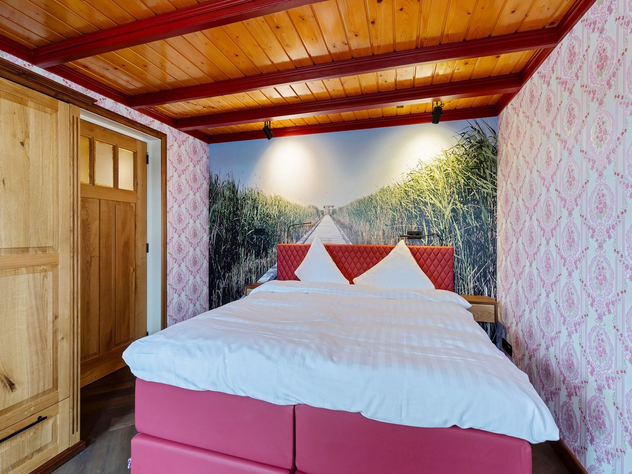 Een slaapkamer van Oane's Huske en it Simmerhuske in Jistrum / Skûlenboarch