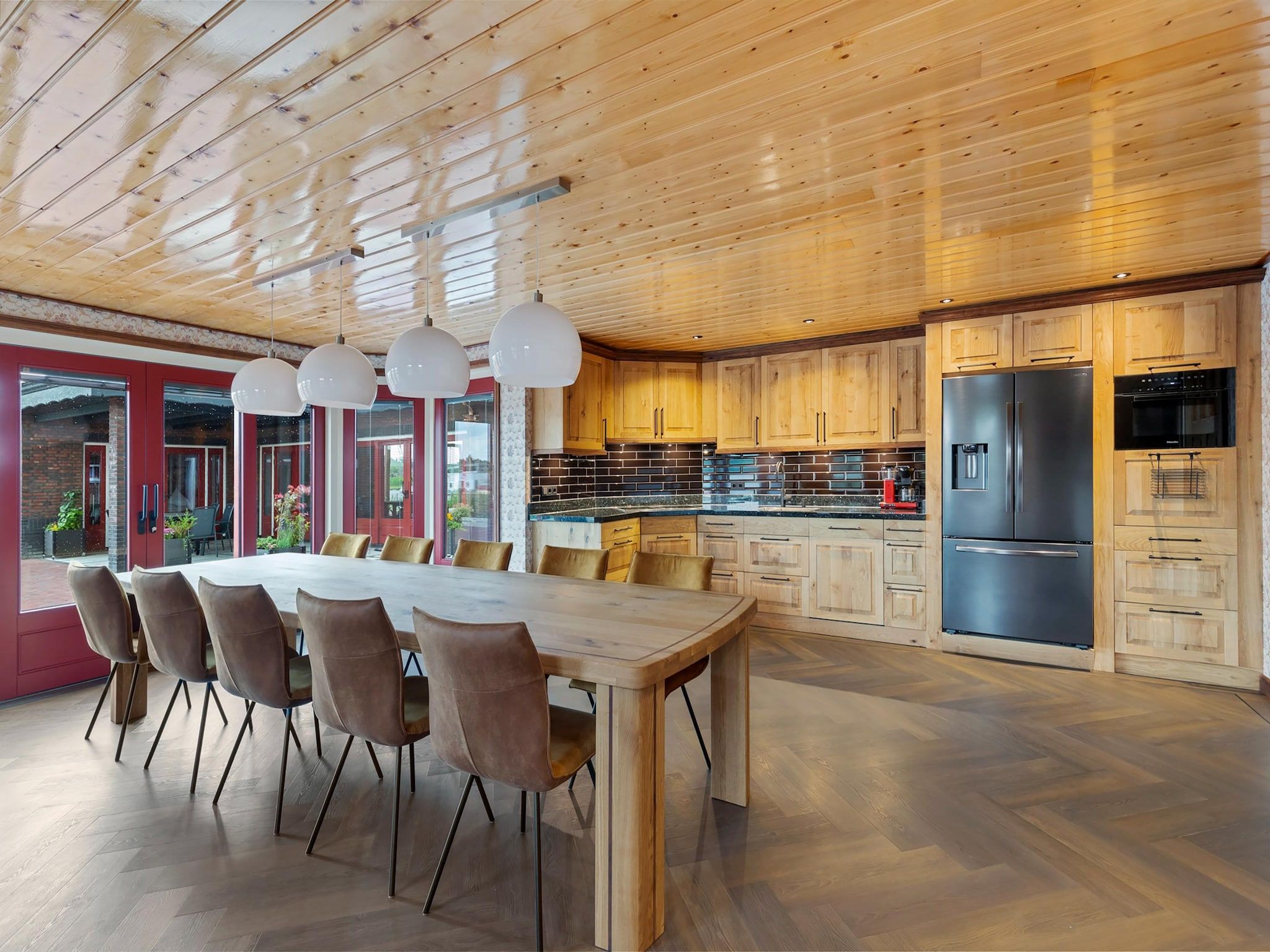 De eetkamer van Oane's Huske en it Simmerhuske in Jistrum / Skûlenboarch