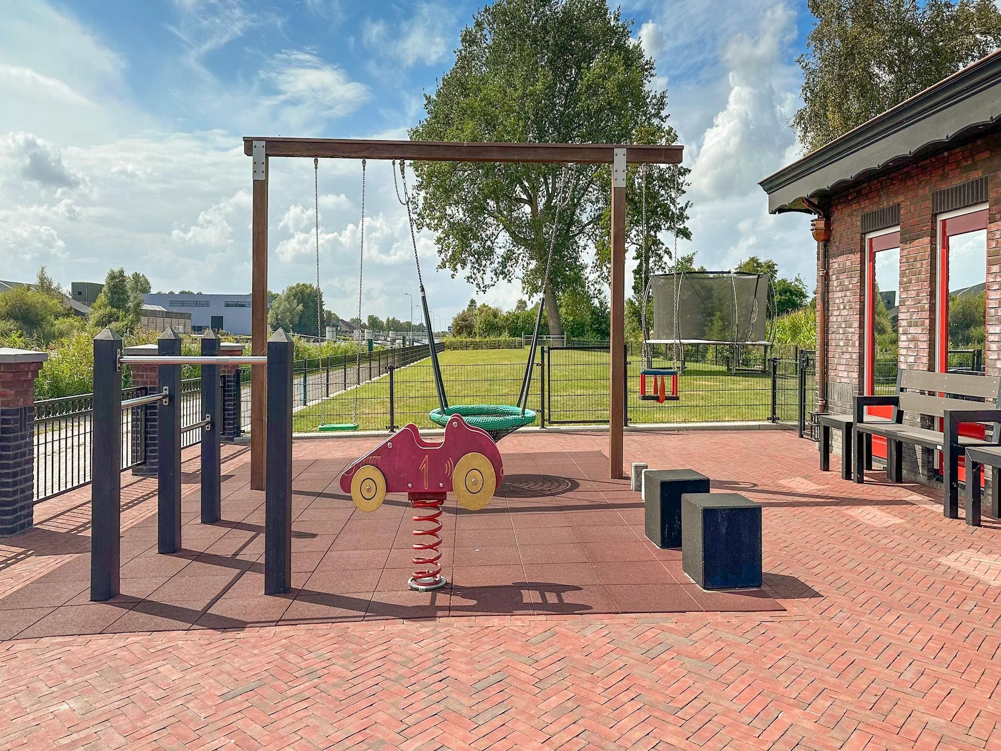 Voorzieningen bij Oane's Huske en it Simmerhuske in Jistrum / Skûlenboarch