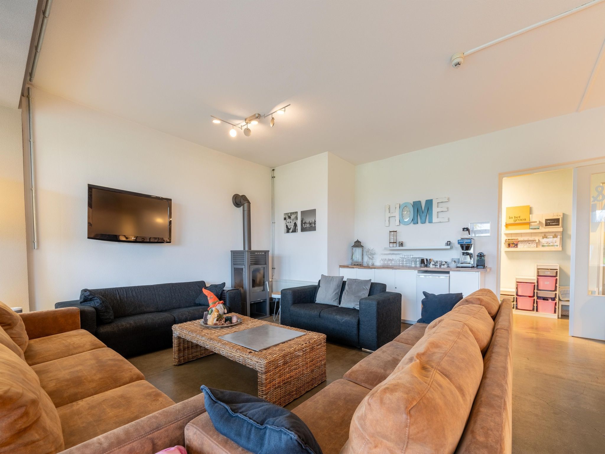 De woonkamer van De Slaapfabriek in Teuge