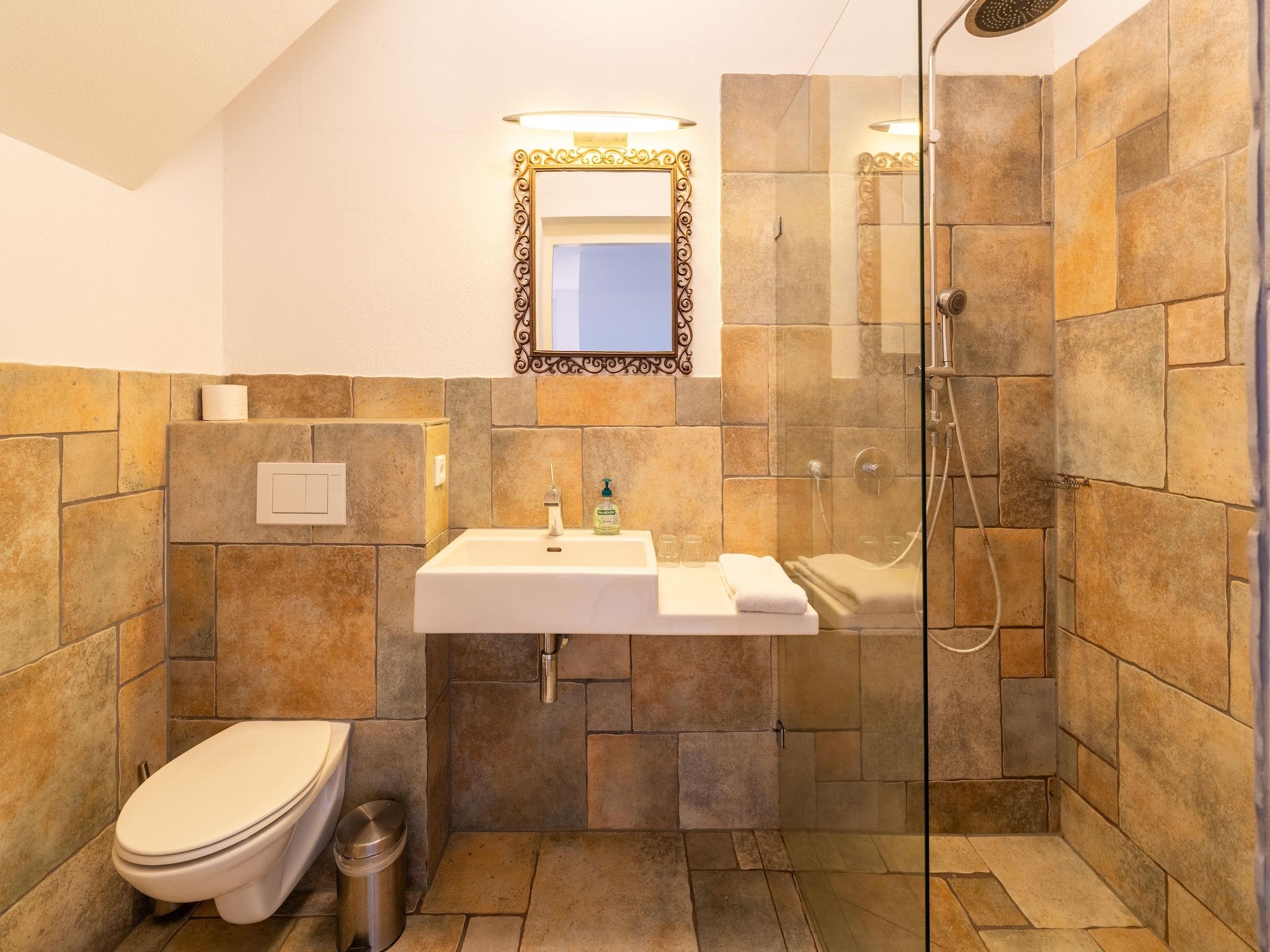 De badkamer van De Slaapfabriek in Teuge