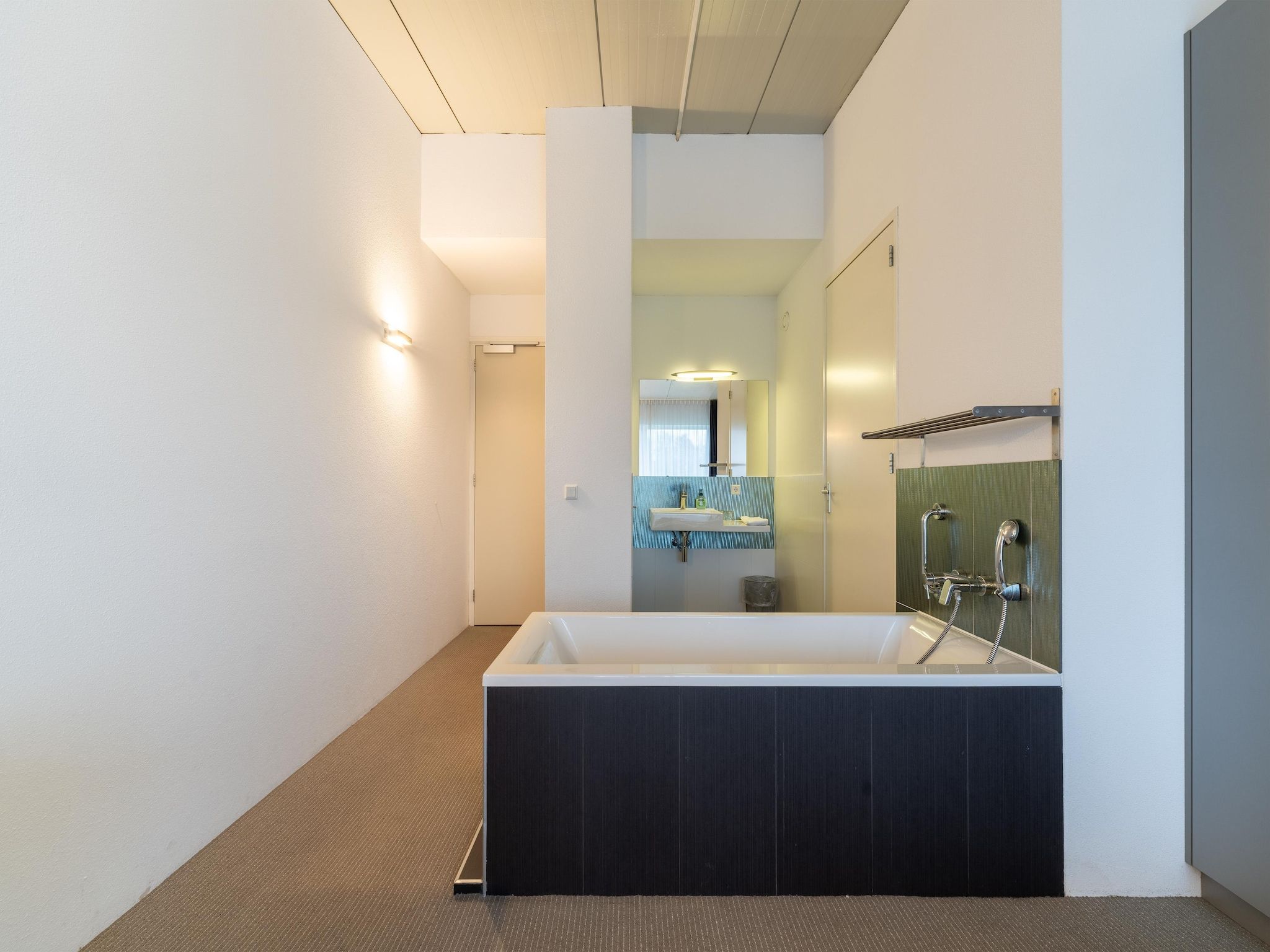 De badkamer van De Slaapfabriek in Teuge