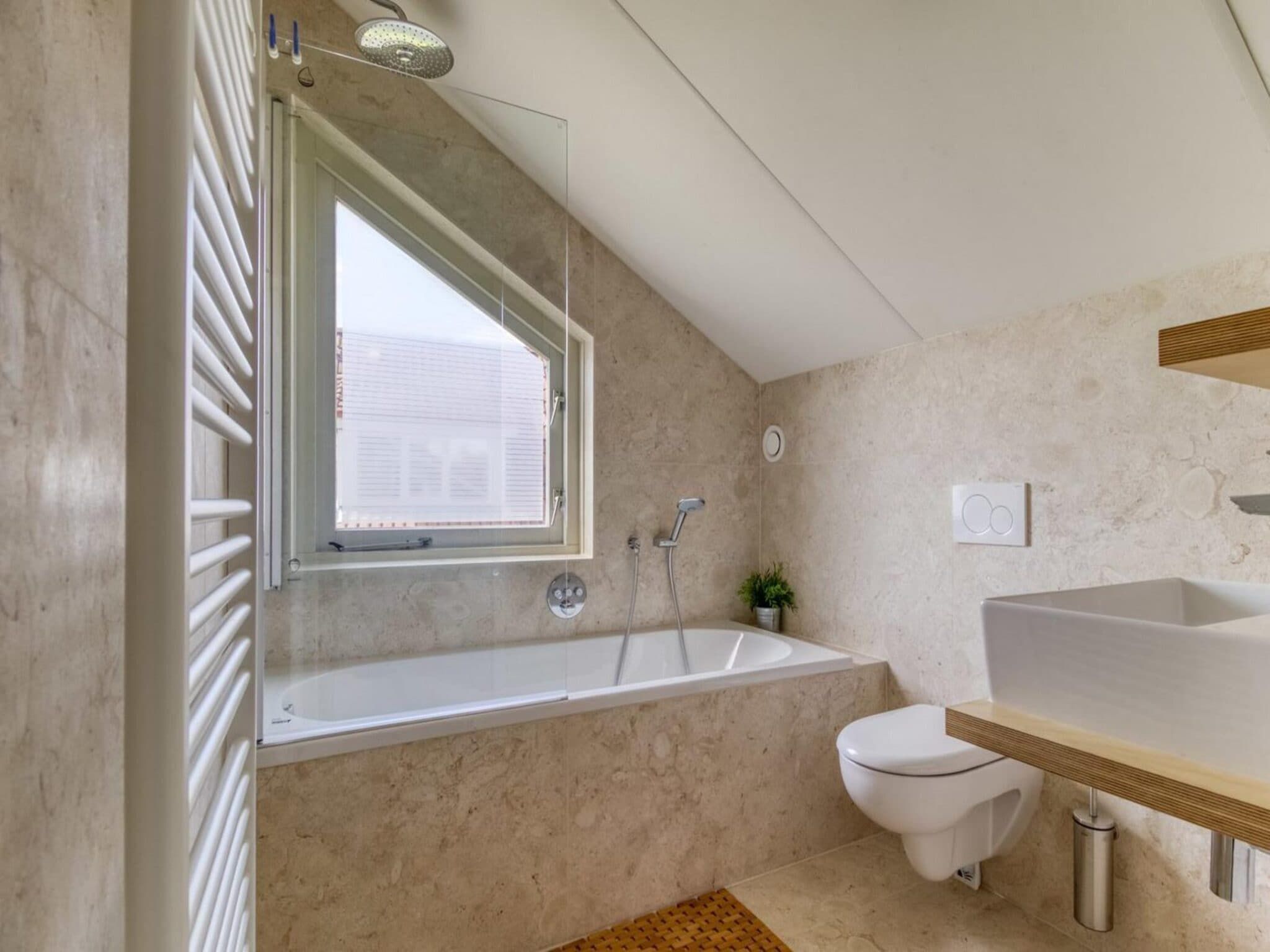 De badkamer van Scheldeveste 165 Schelde Breskens in Breskens