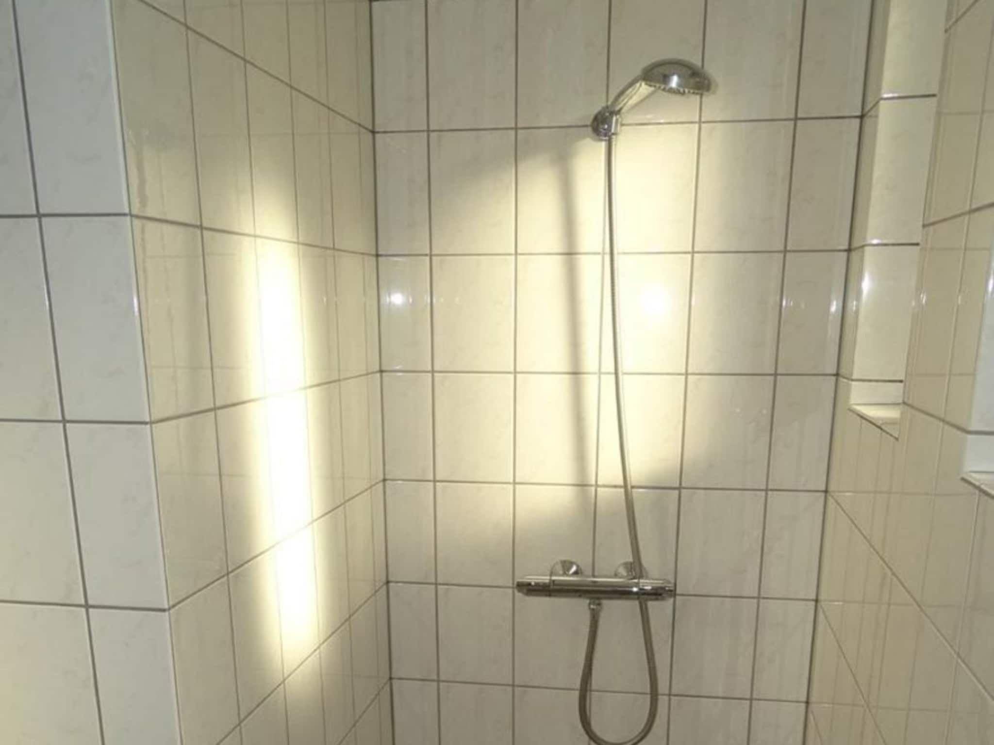 De badkamer van Scheldeveste 170 Schelde Breskens in Breskens