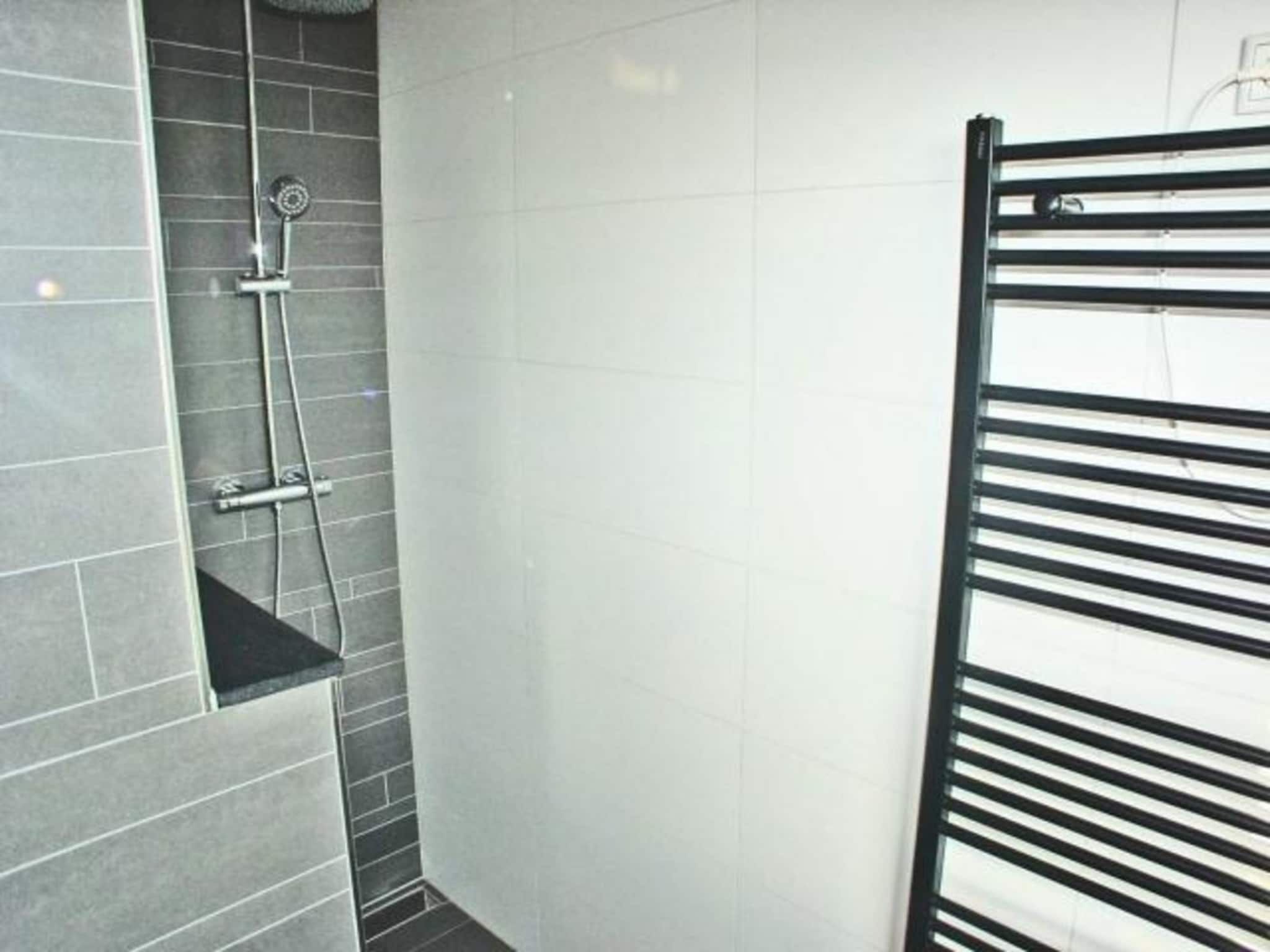 De badkamer van Landgoed de Lente 32 Sneeuwklokje Breskens in Breskens